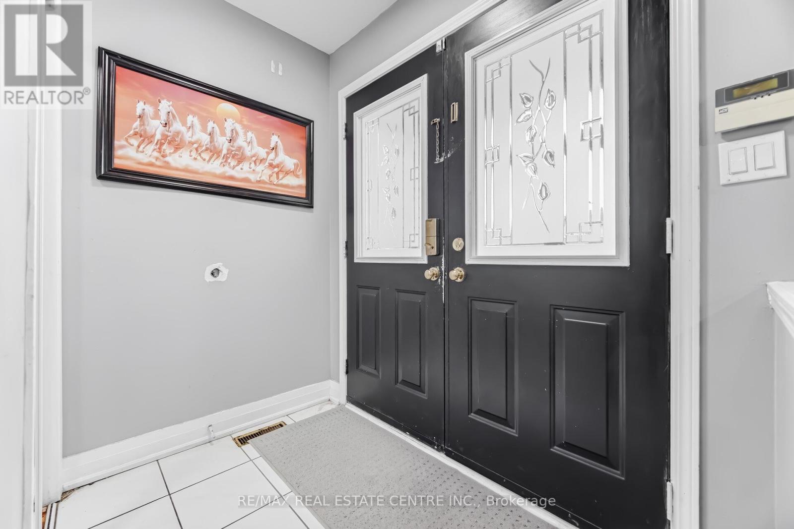 28 Mount Fuji Crescent Property Photo 6