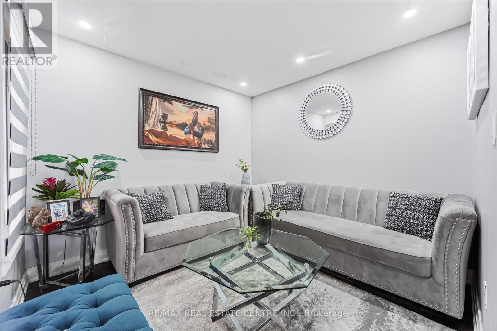 28 Mount Fuji Crescent Property Photo 8