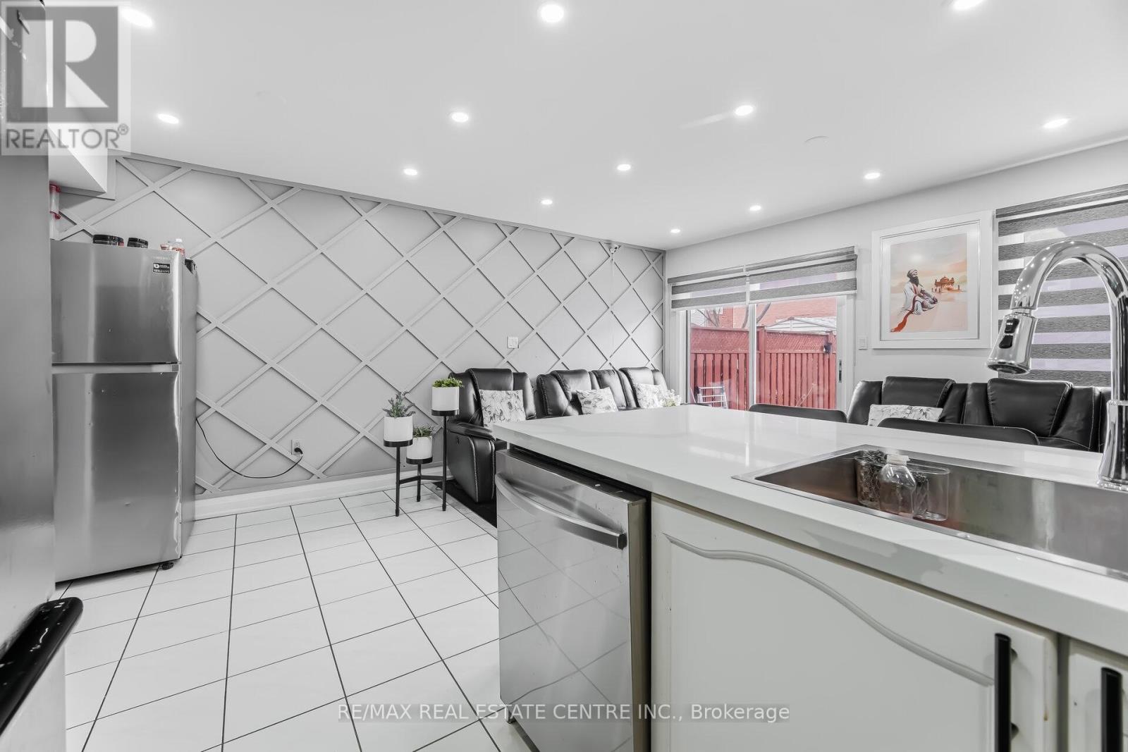 28 Mount Fuji Crescent Property Photo 16