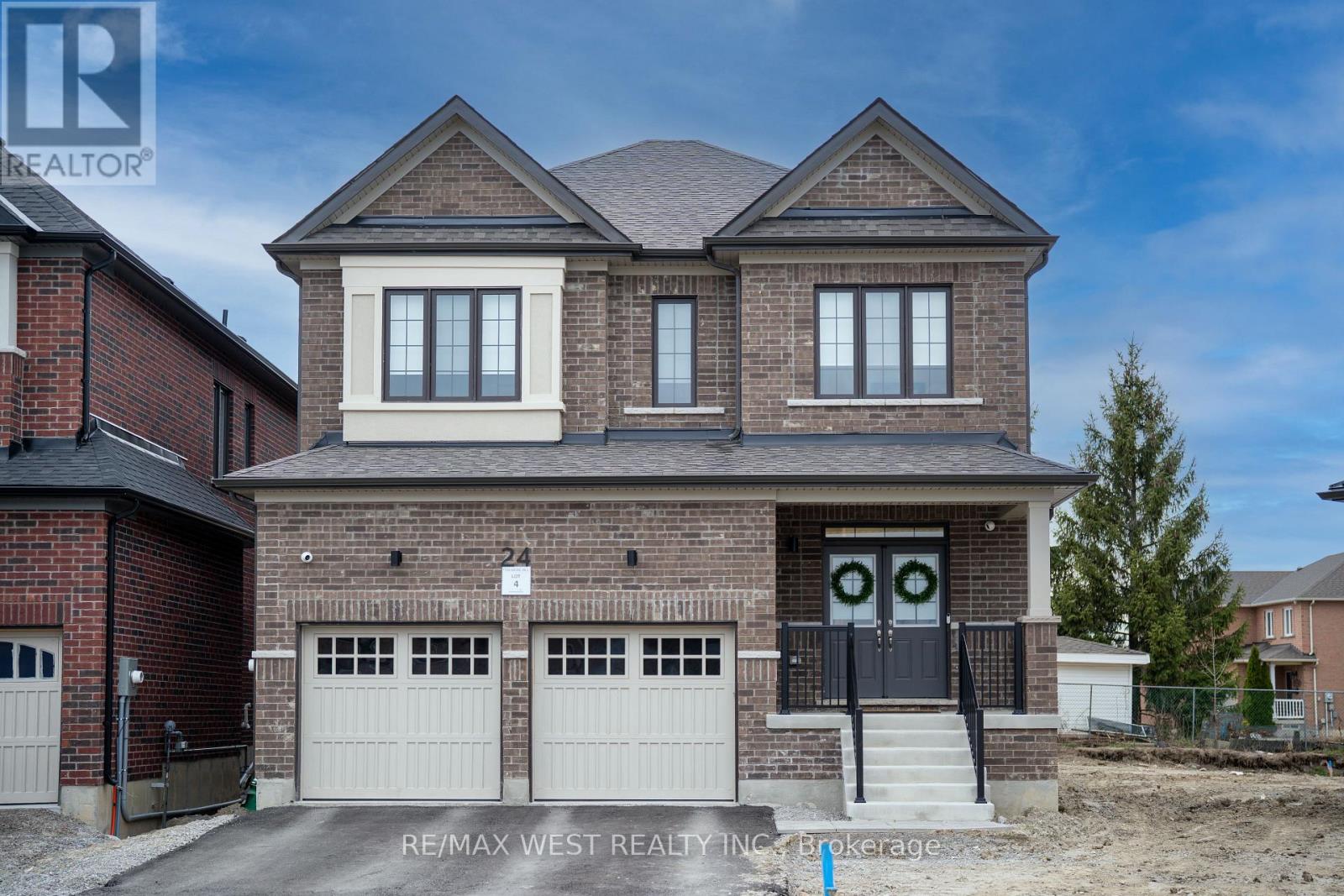 24 Hanton Crescent Property Photo 2