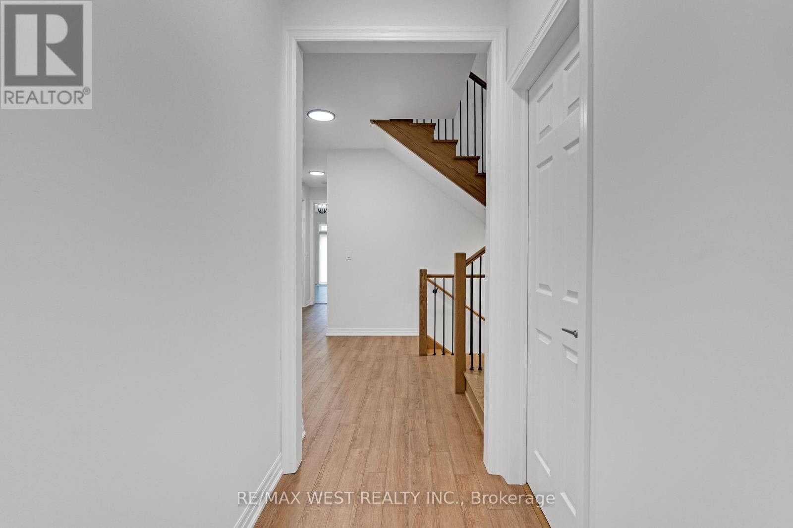 24 Hanton Crescent Property Photo 5