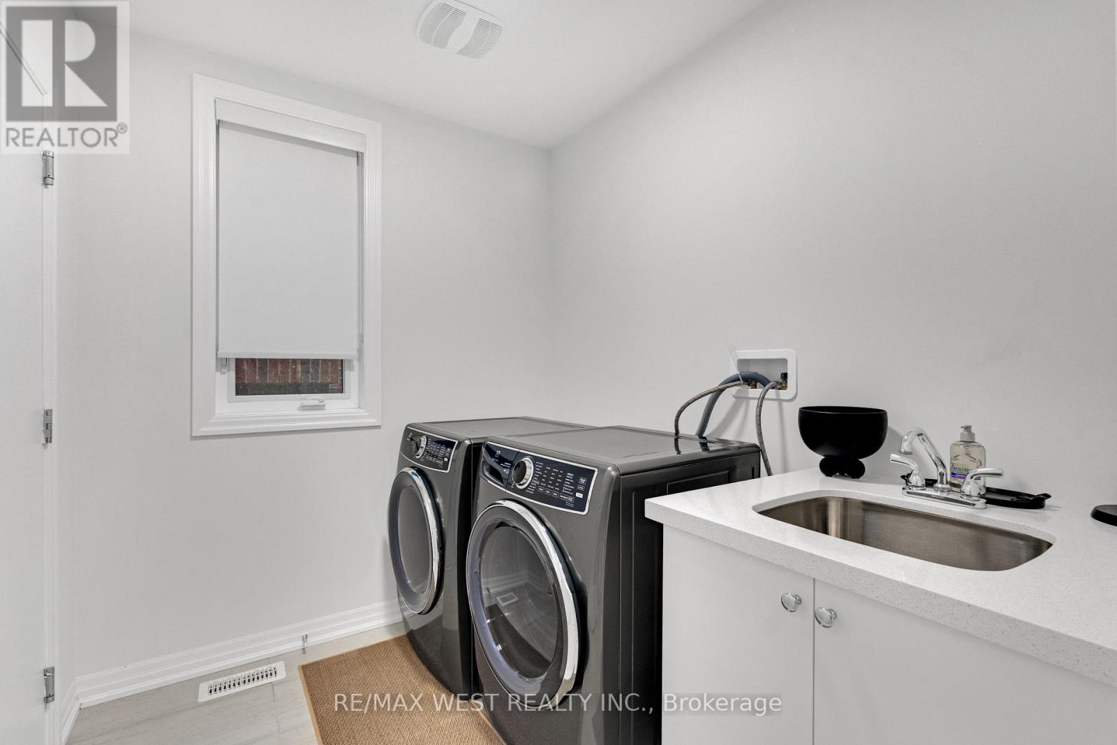 24 Hanton Crescent Property Photo 18