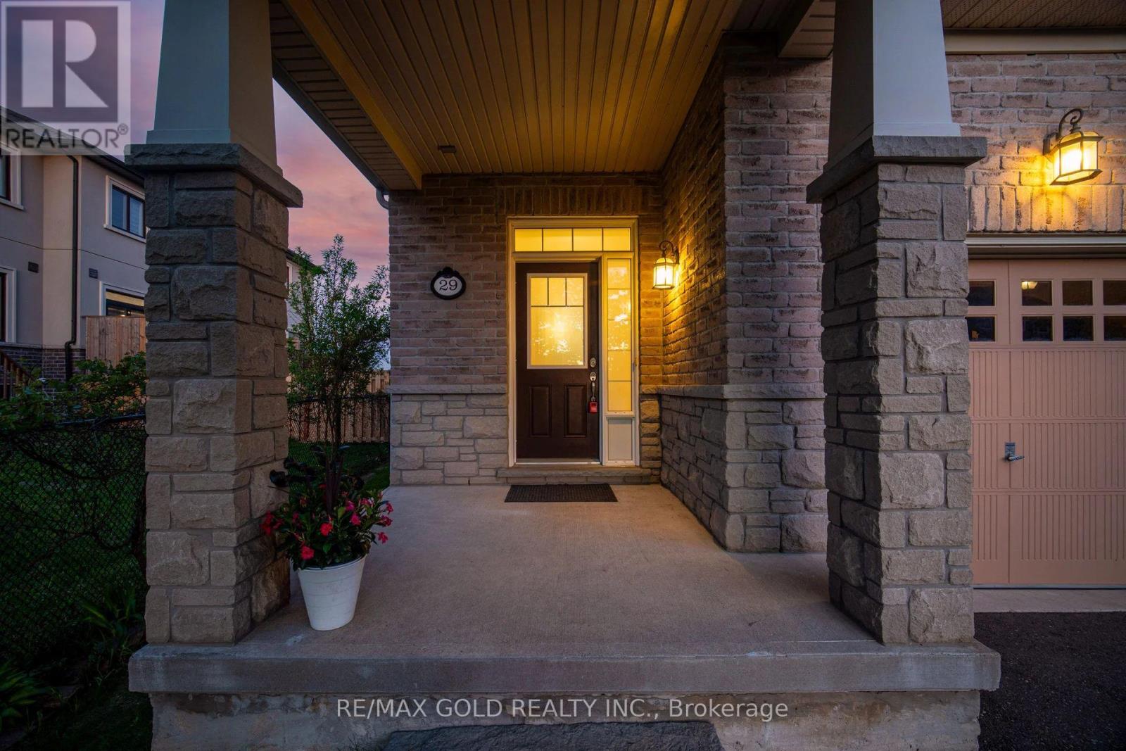 29 Aspenview Avenue Property Photo 4