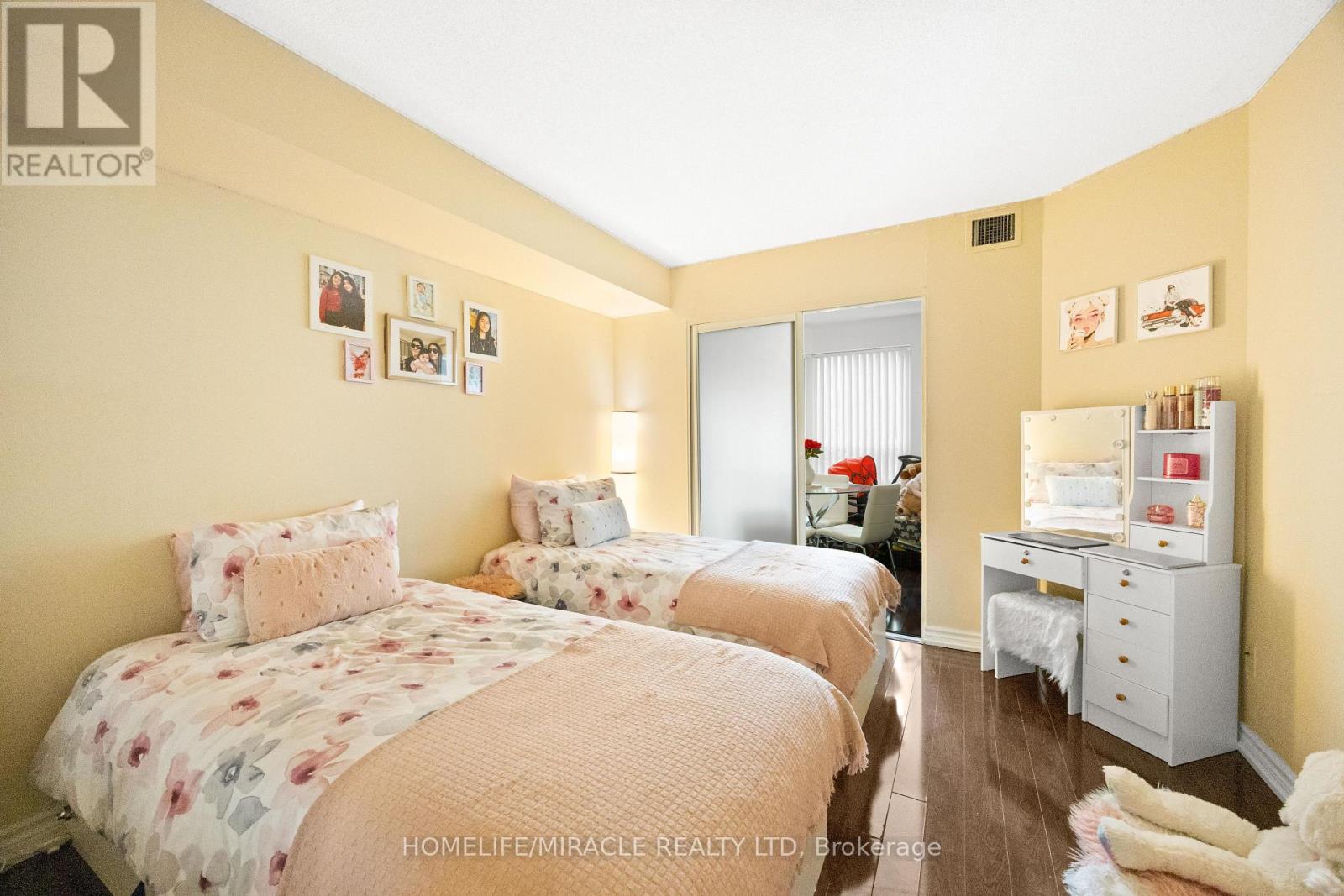 406 - 325 Webb Drive Property Photo 12