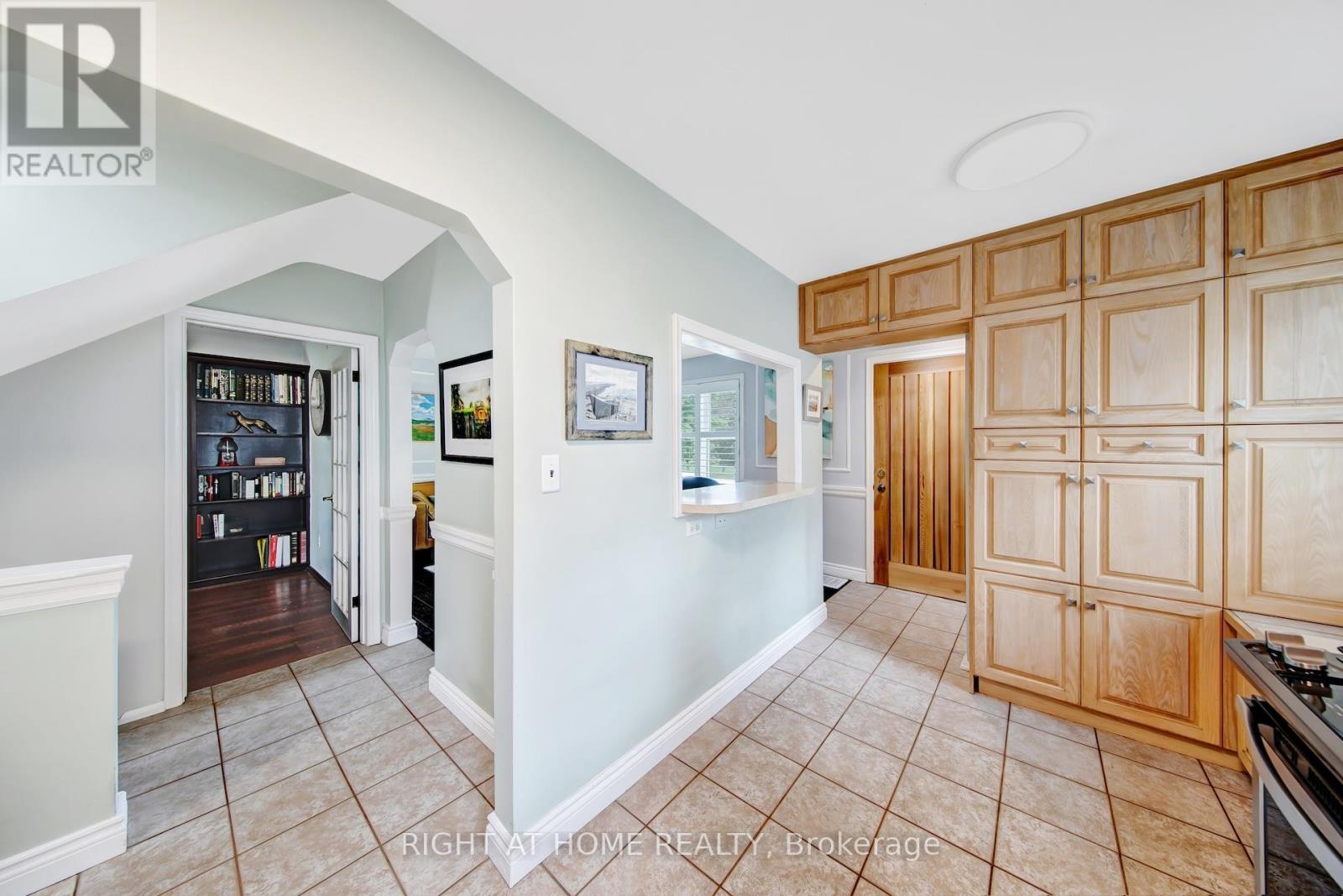 74 Mccaul Street Property Photo 9