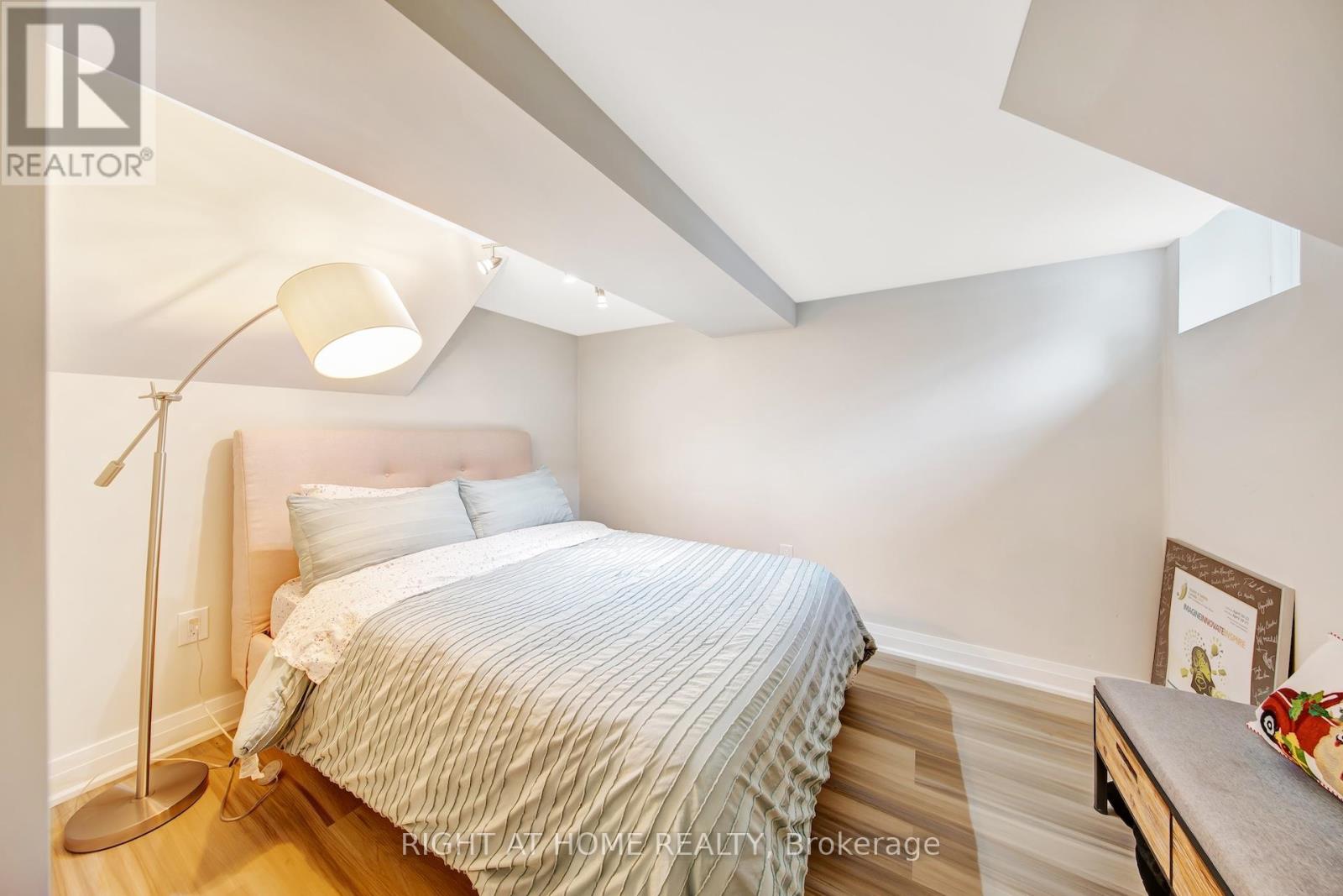 74 Mccaul Street Property Photo 24