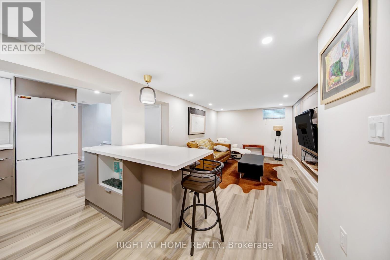 74 Mccaul Street Property Photo 29