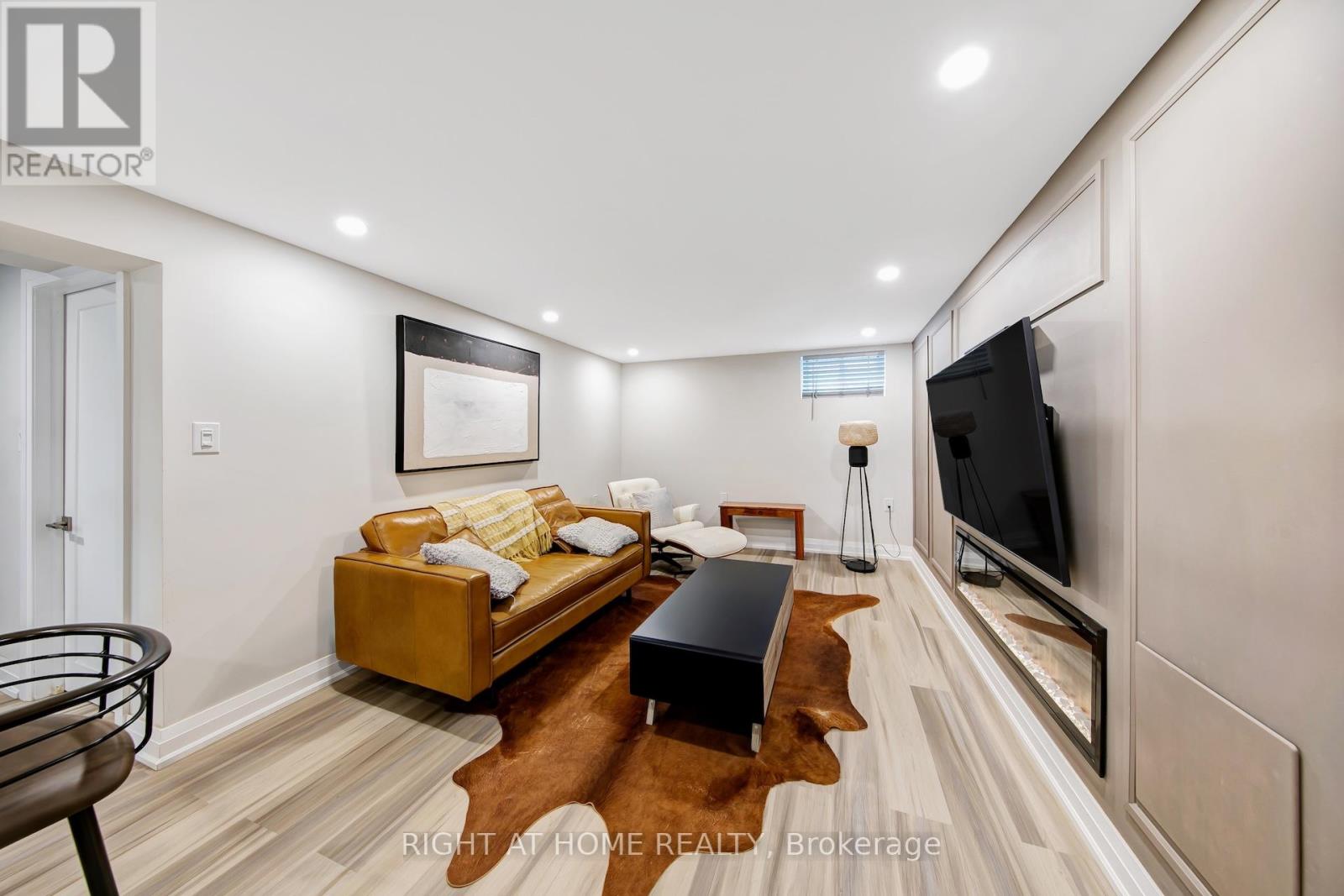 74 Mccaul Street Property Photo 30
