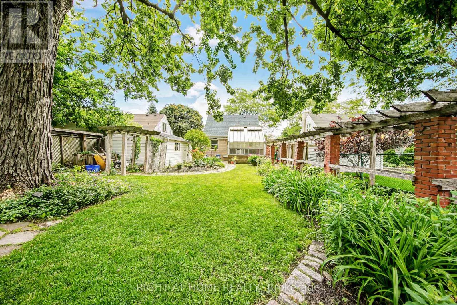 74 Mccaul Street Property Photo 39