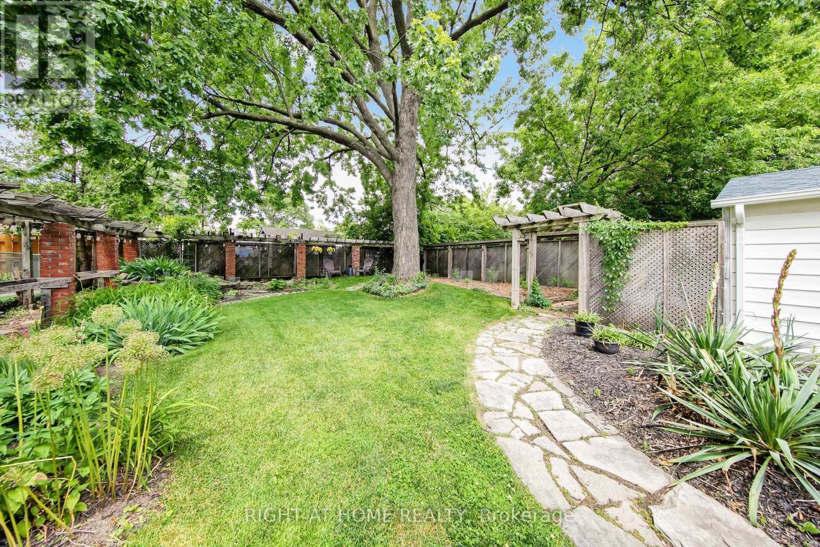 74 Mccaul Street Property Photo 40
