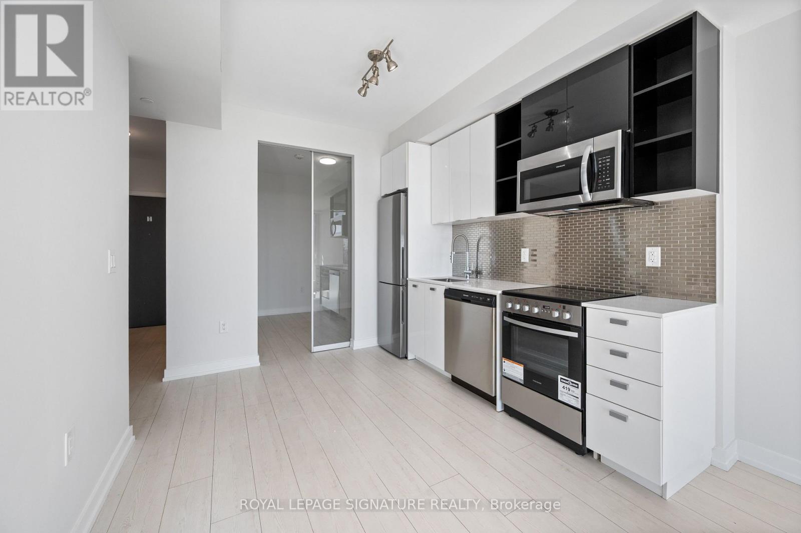 710 - 10 De Boers Drive Property Photo 7