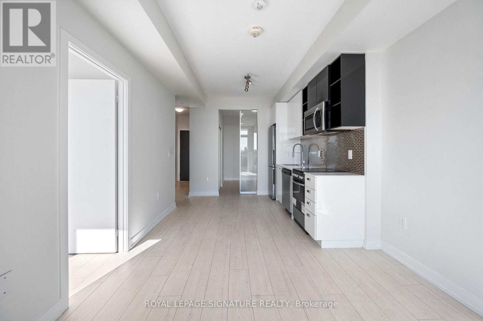 710 - 10 De Boers Drive Property Photo 8
