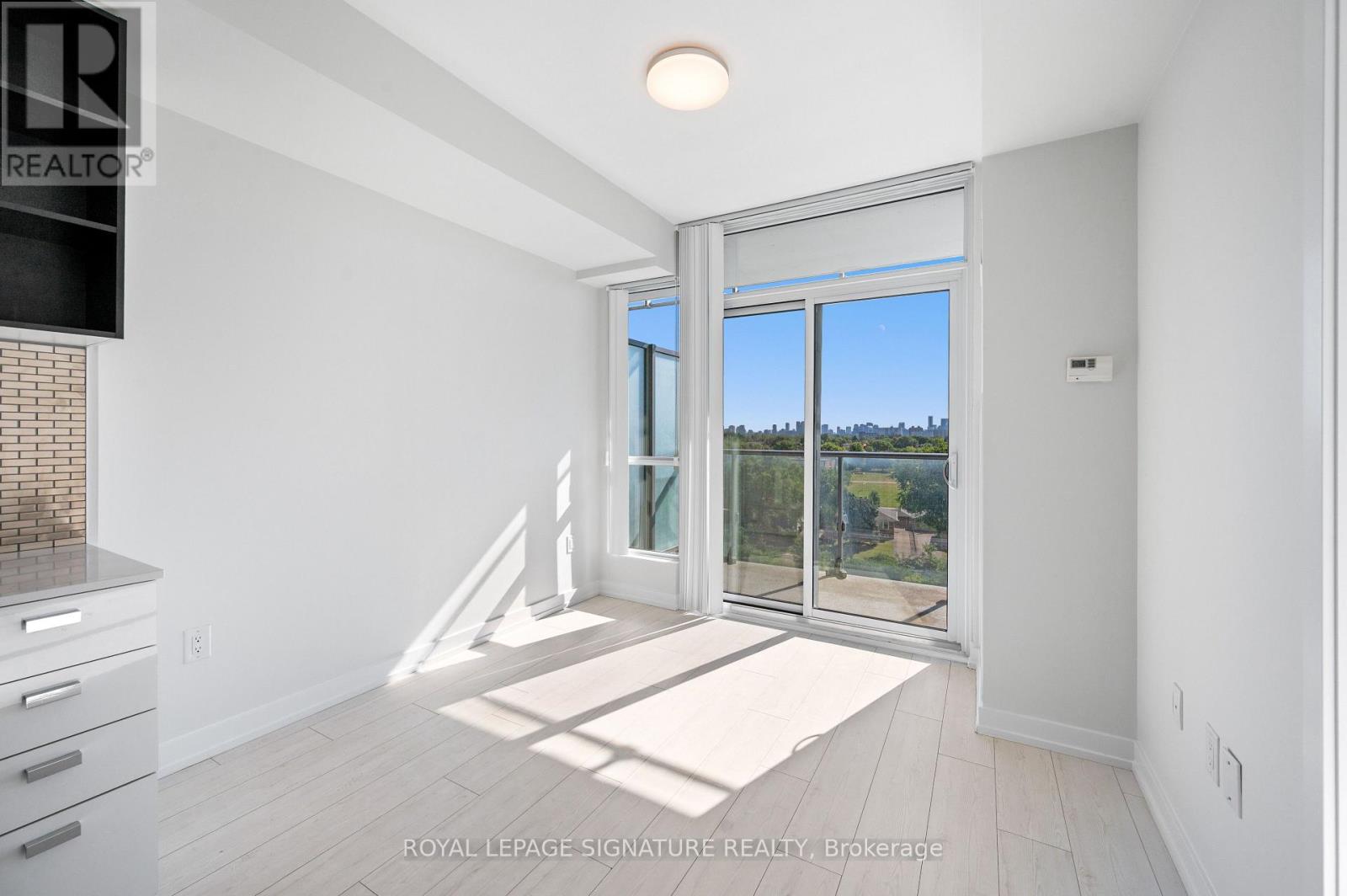 710 - 10 De Boers Drive Property Photo 10