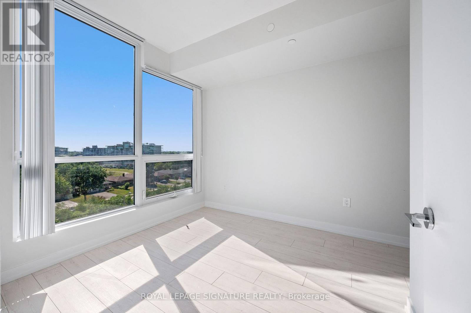 710 - 10 De Boers Drive Property Photo 12