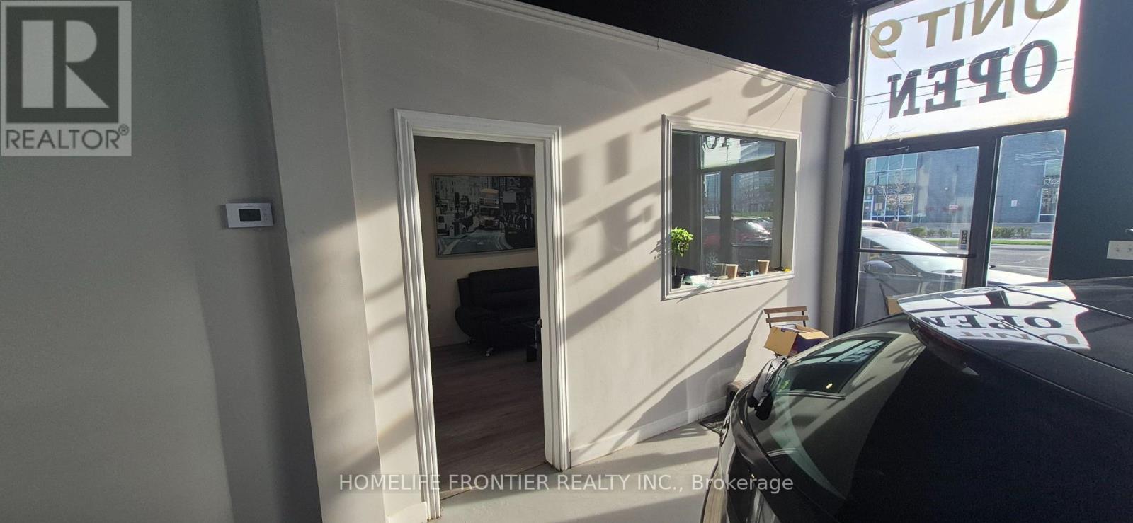 Unit 9 - 1101 Finch Avenue W Property Photo 4
