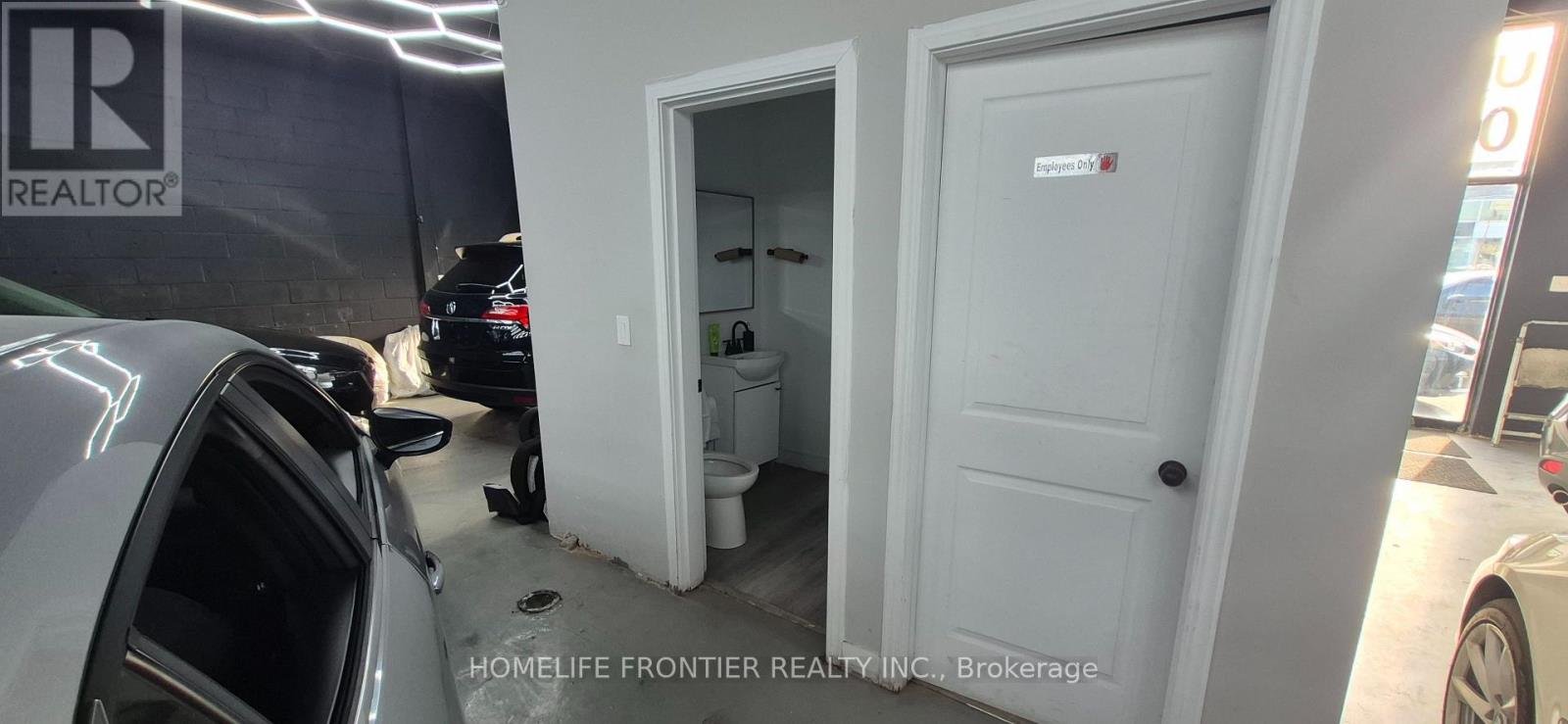 Unit 9 - 1101 Finch Avenue W Property Photo 6