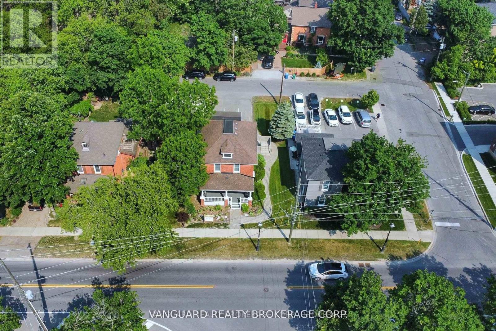 69 King Street W Property Photo 2