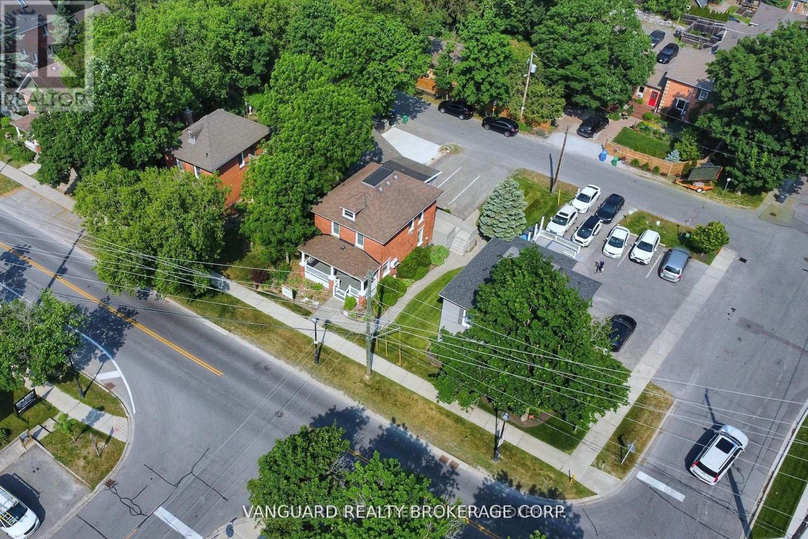 69 King Street W Property Photo 3