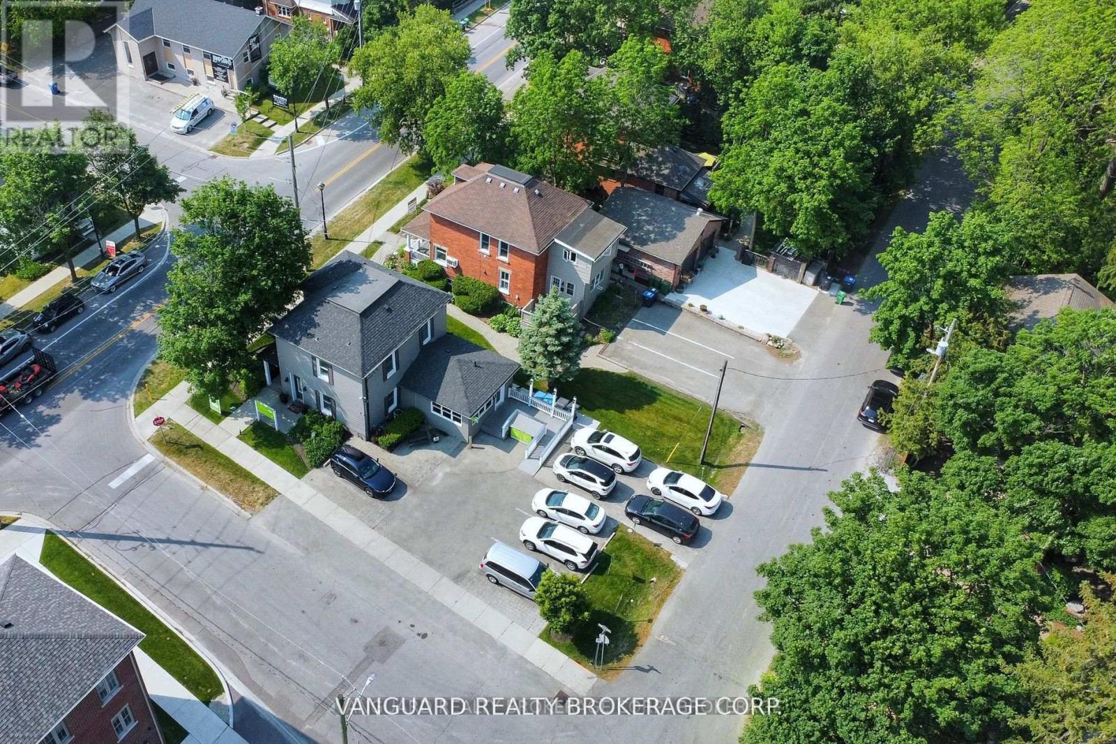 69 King Street W Property Photo 5