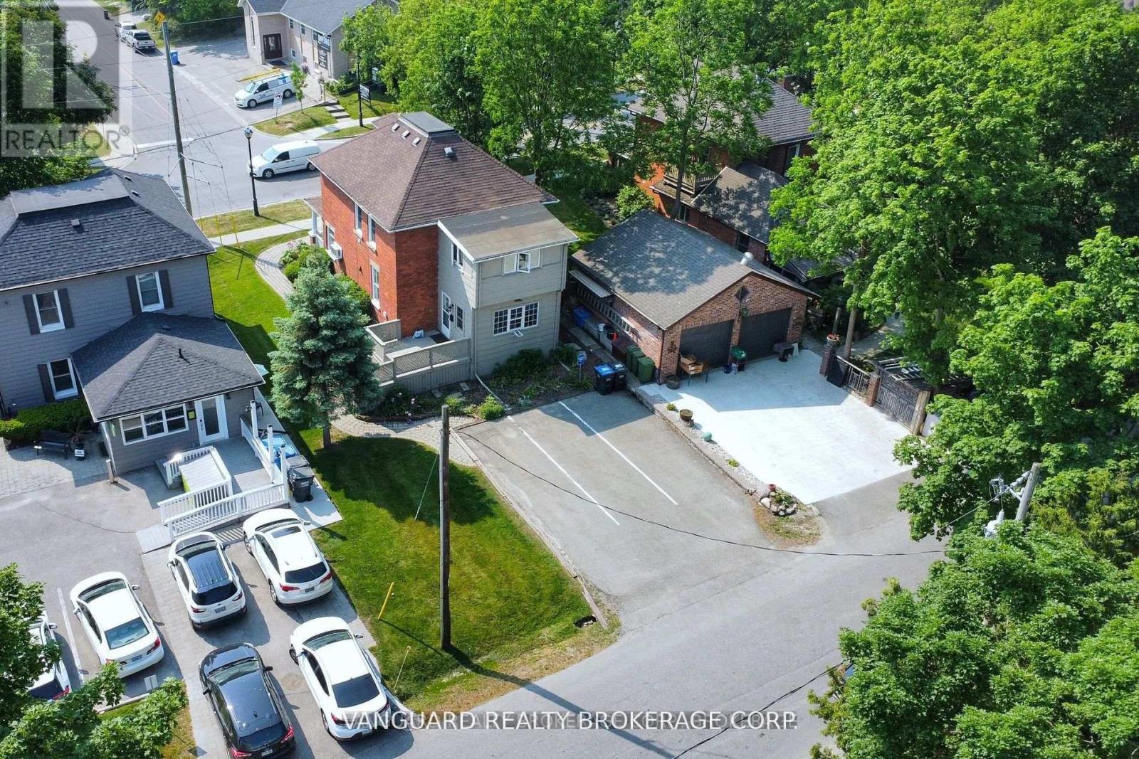 69 King Street W Property Photo 6