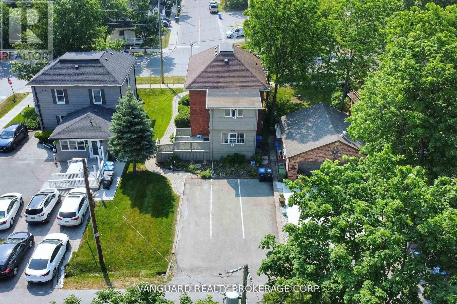 69 King Street W Property Photo 7
