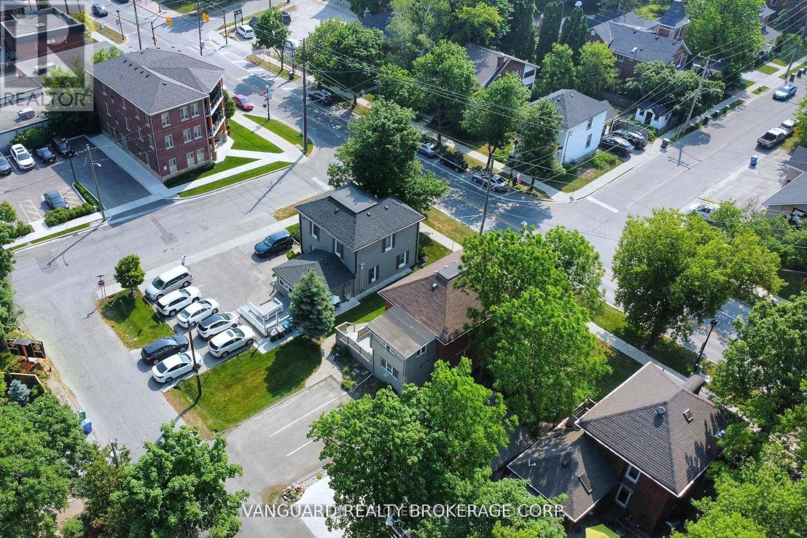 69 King Street W Property Photo 9