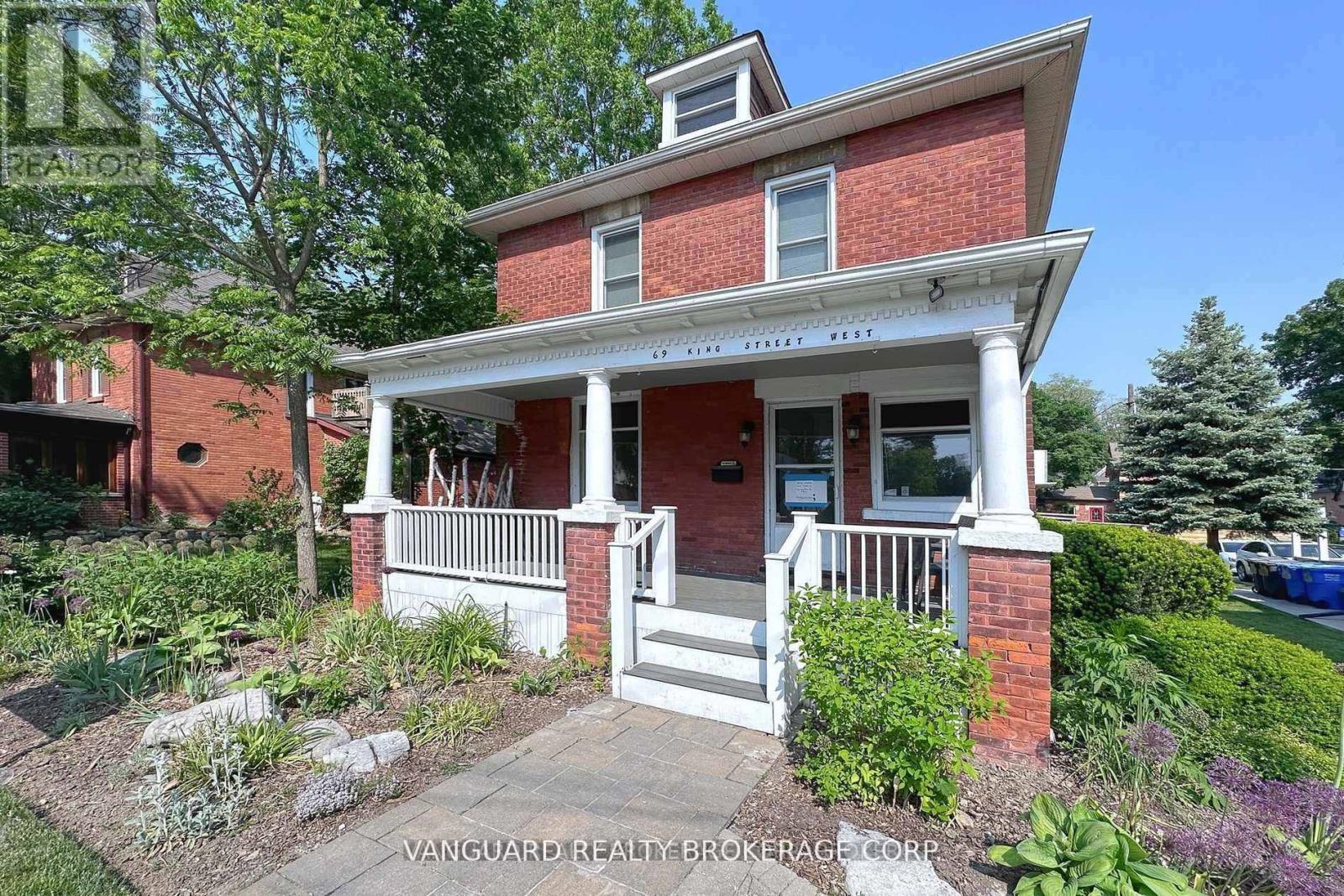 69 King Street W Property Photo 13