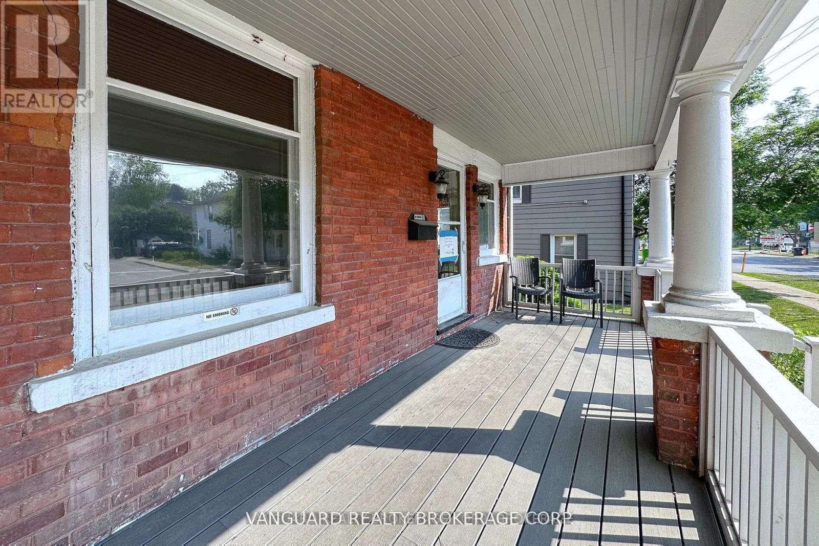 69 King Street W Property Photo 15