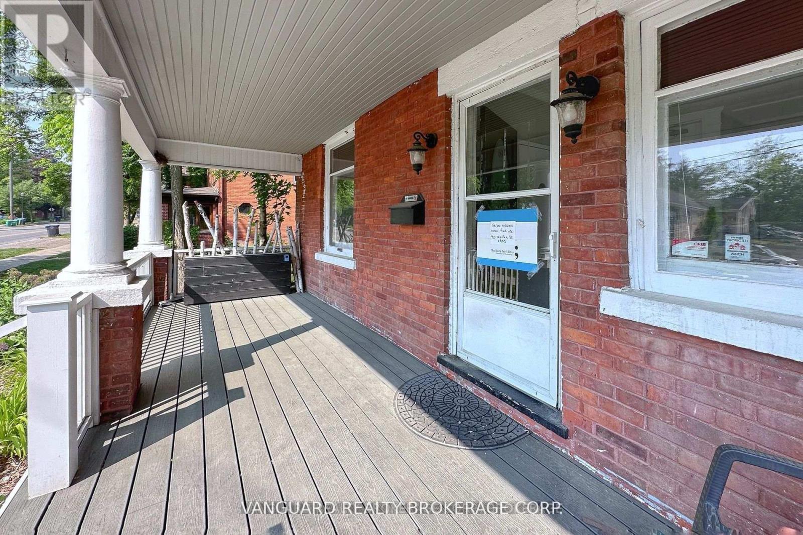 69 King Street W Property Photo 16