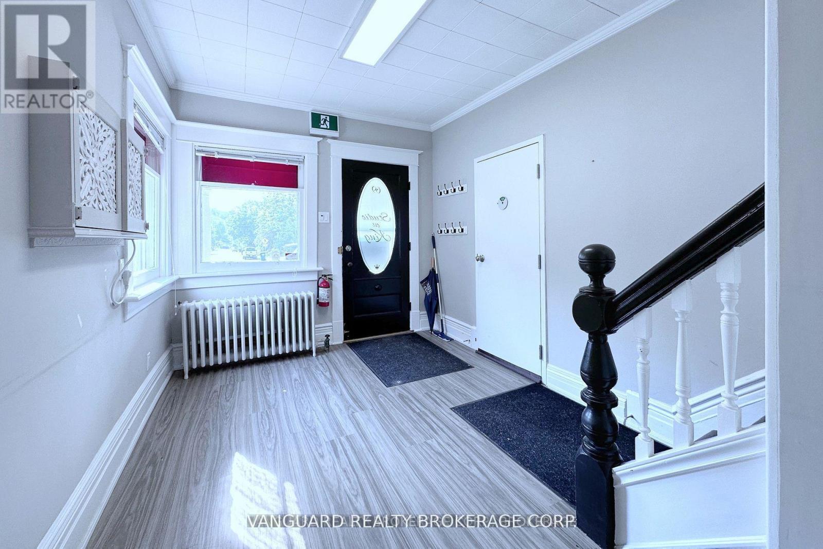 69 King Street W Property Photo 17