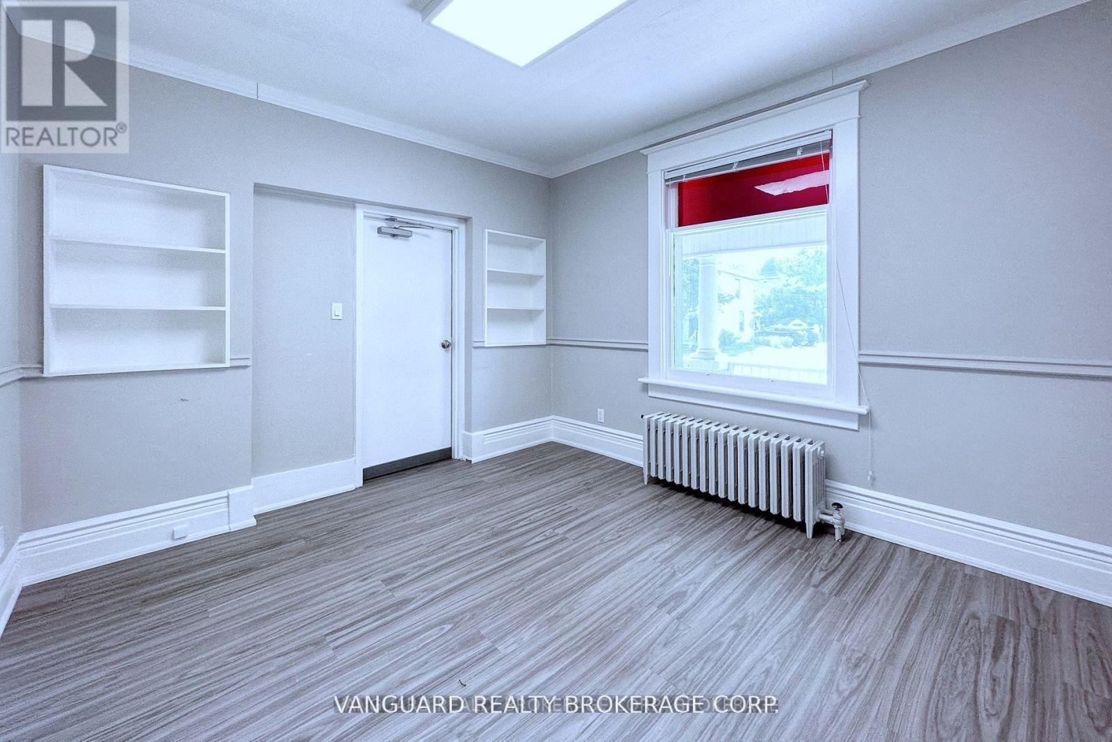 69 King Street W Property Photo 21