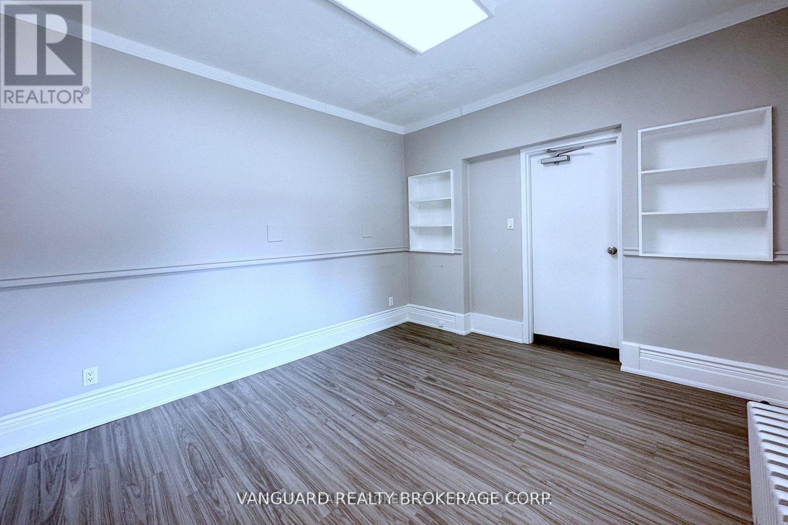 69 King Street W Property Photo 22