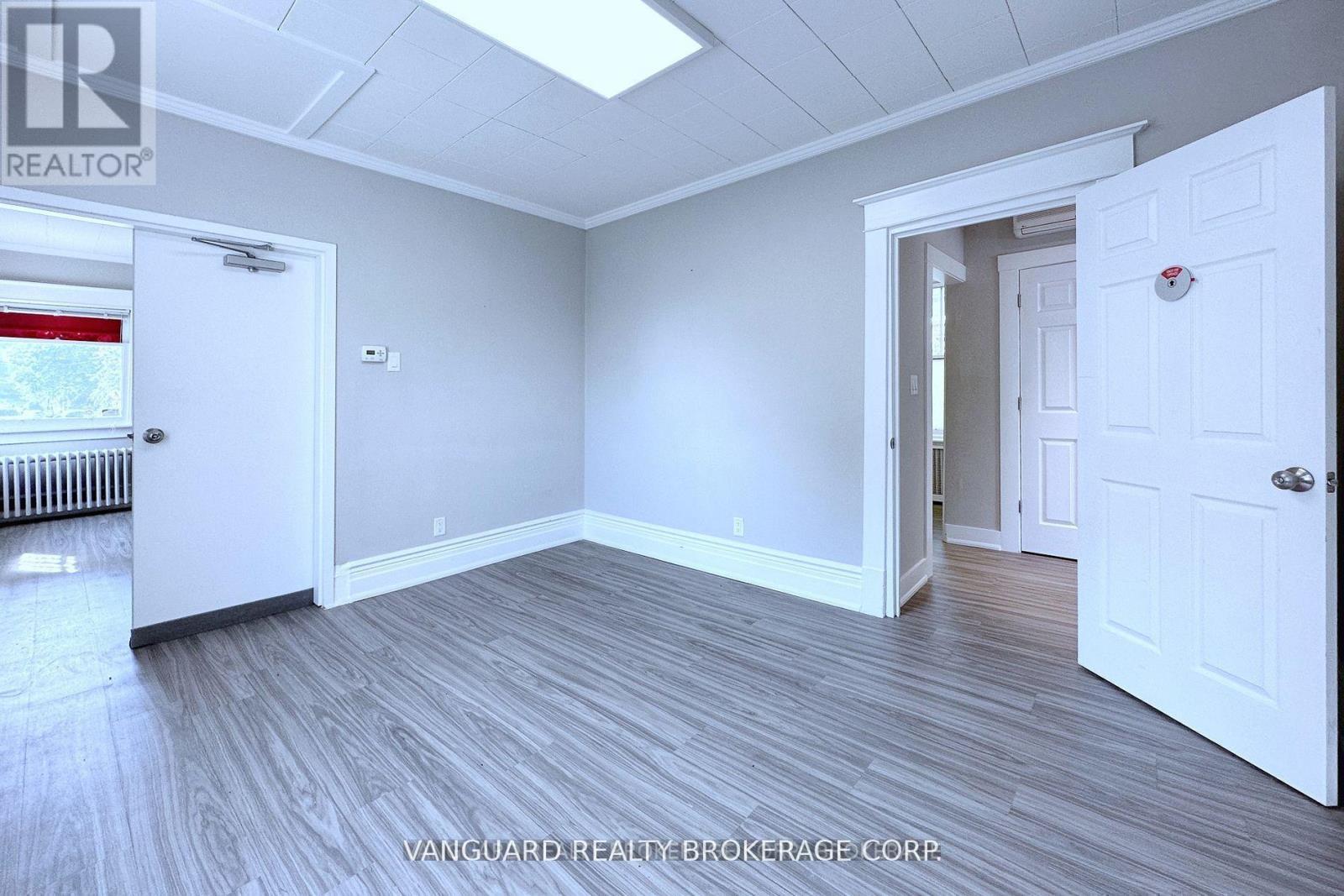 69 King Street W Property Photo 24
