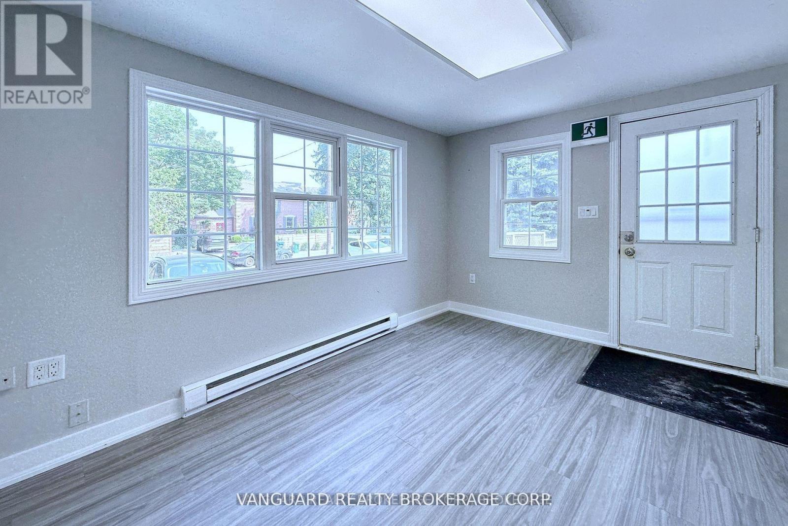 69 King Street W Property Photo 28