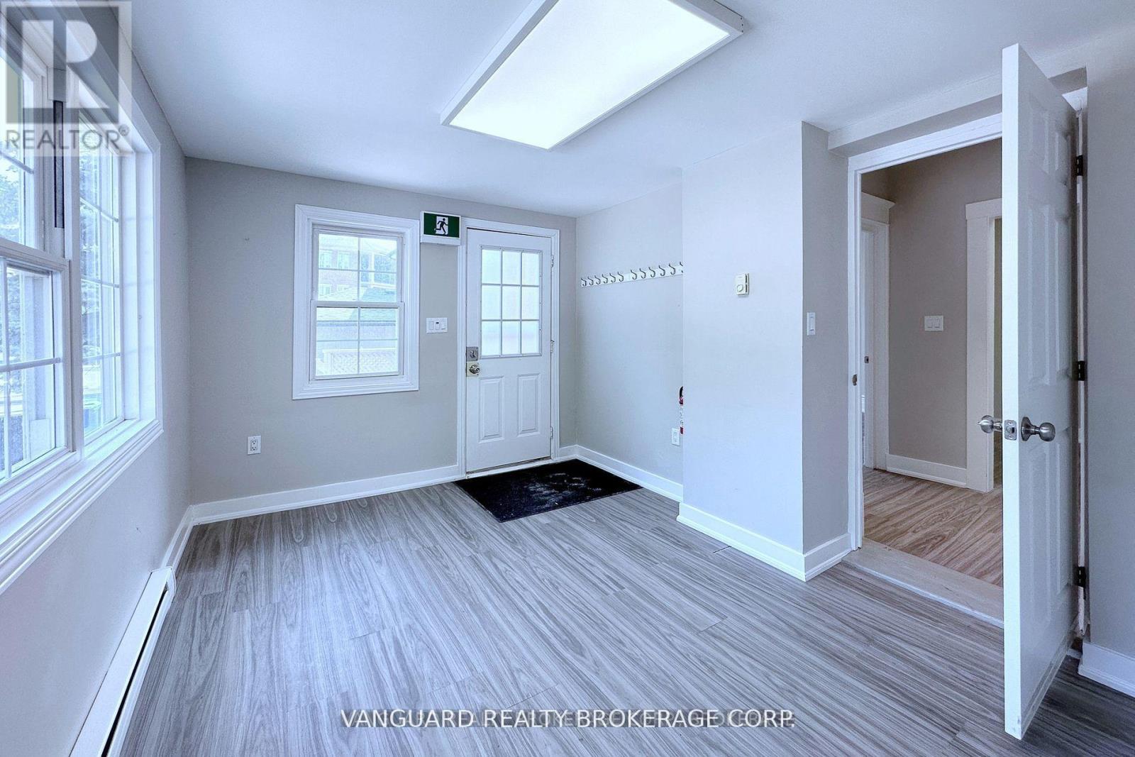 69 King Street W Property Photo 29