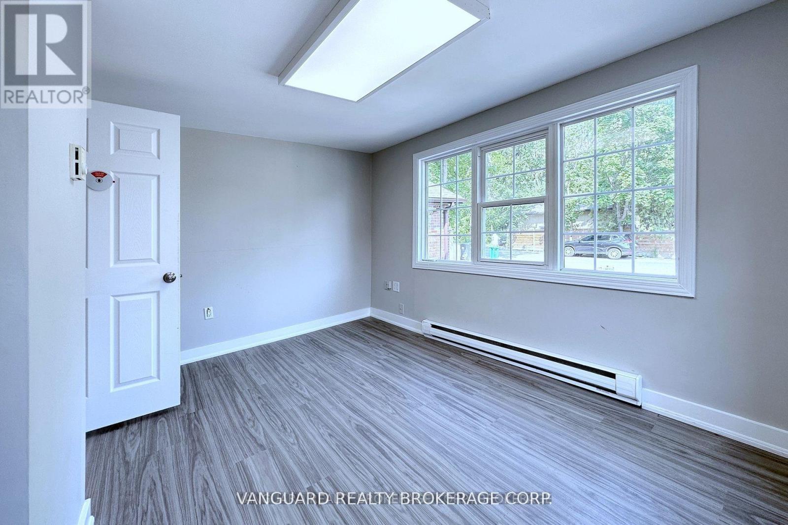 69 King Street W Property Photo 31