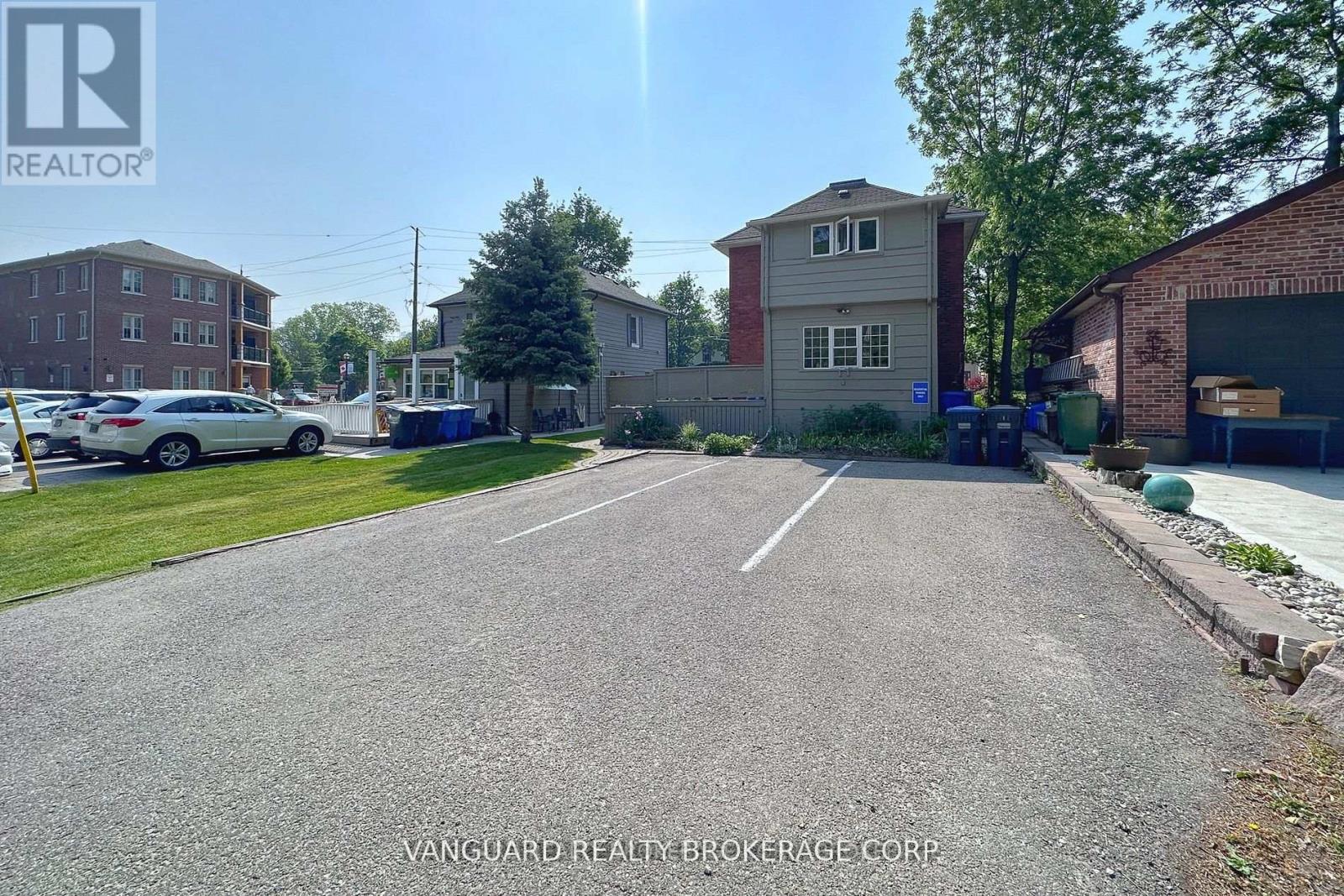 69 King Street W Property Photo 36
