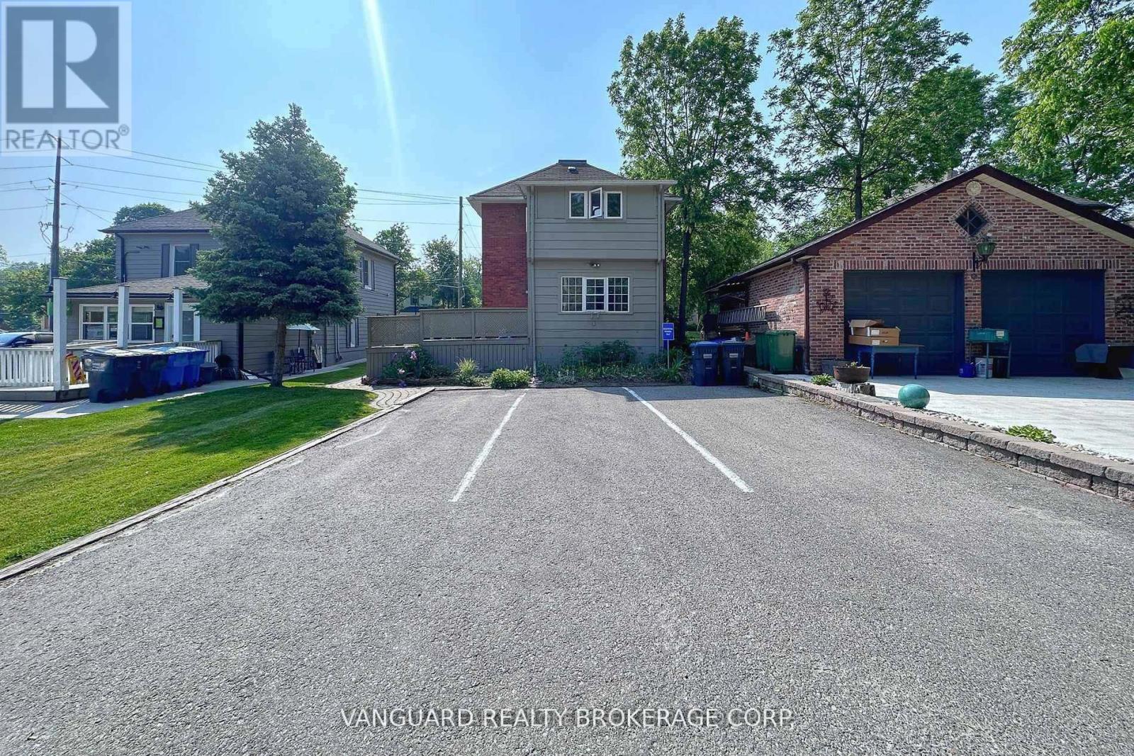 69 King Street W Property Photo 37