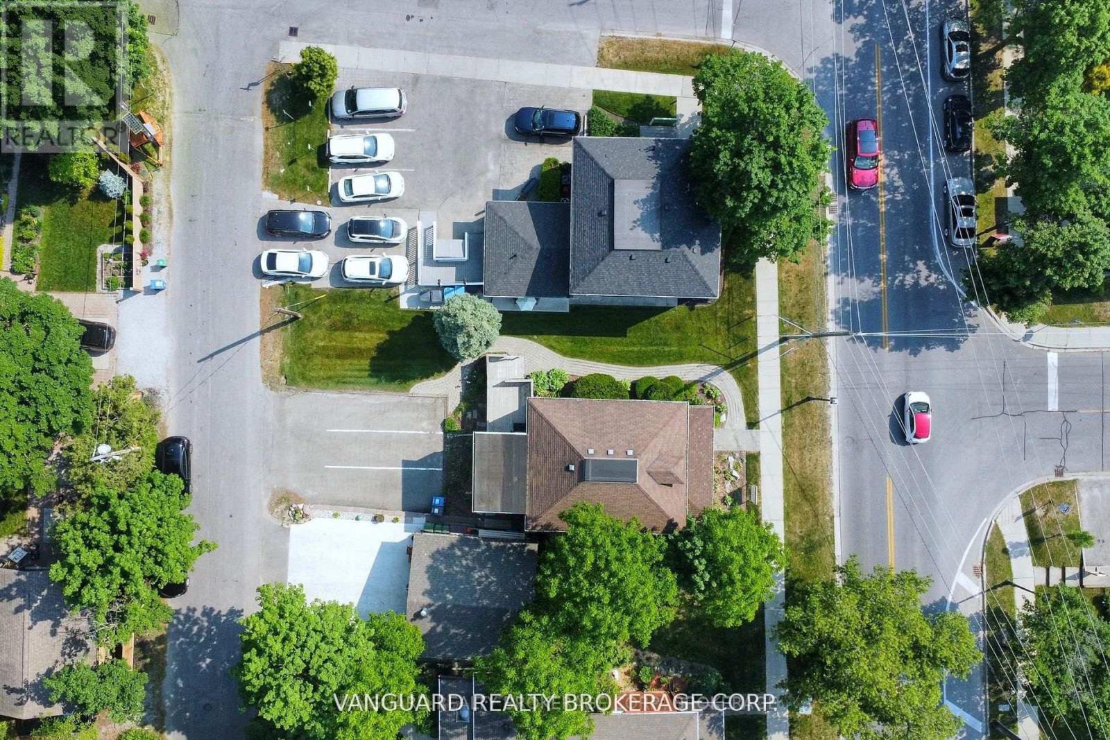 69 King Street W Property Photo 40