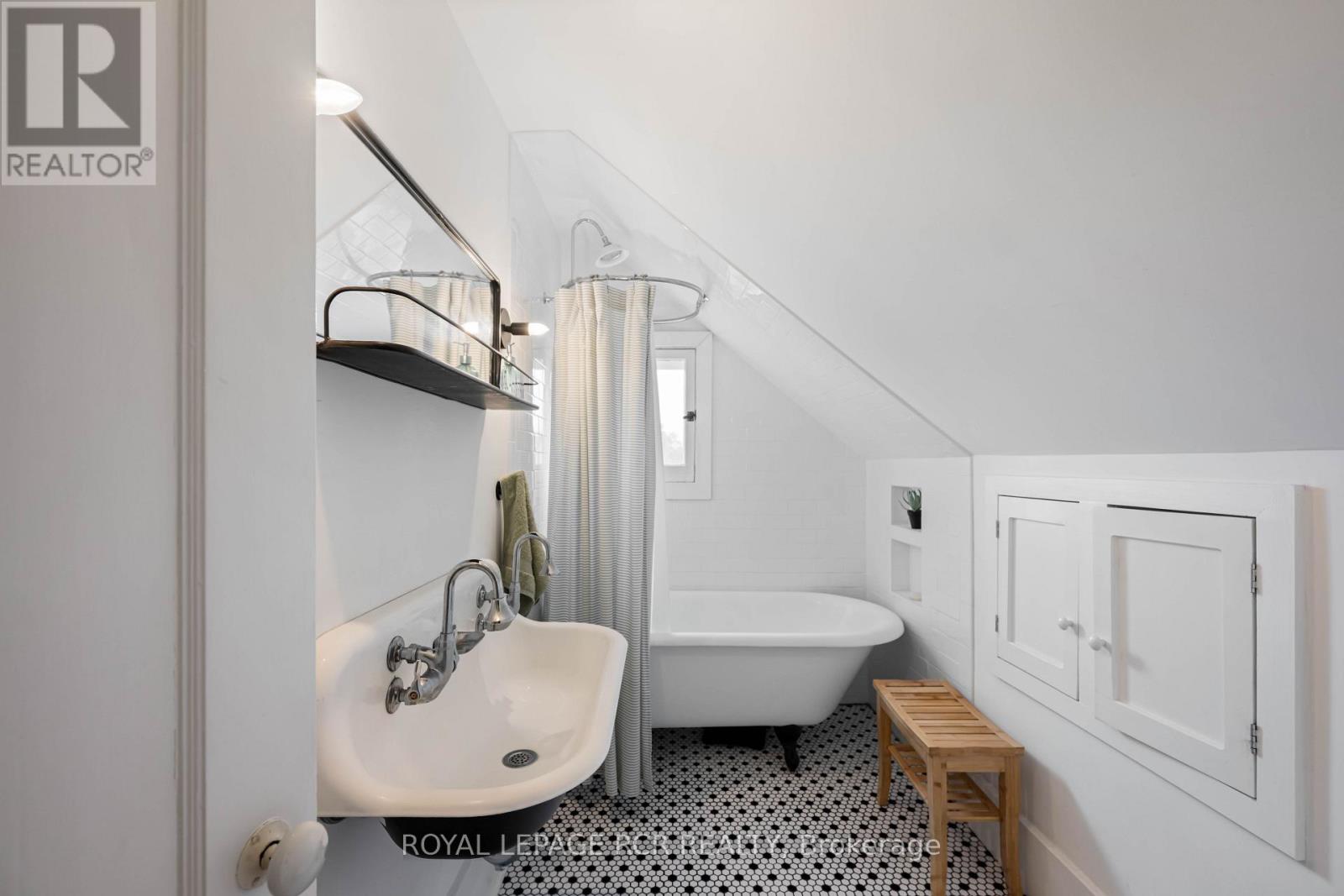 22 John Street Property Photo 33