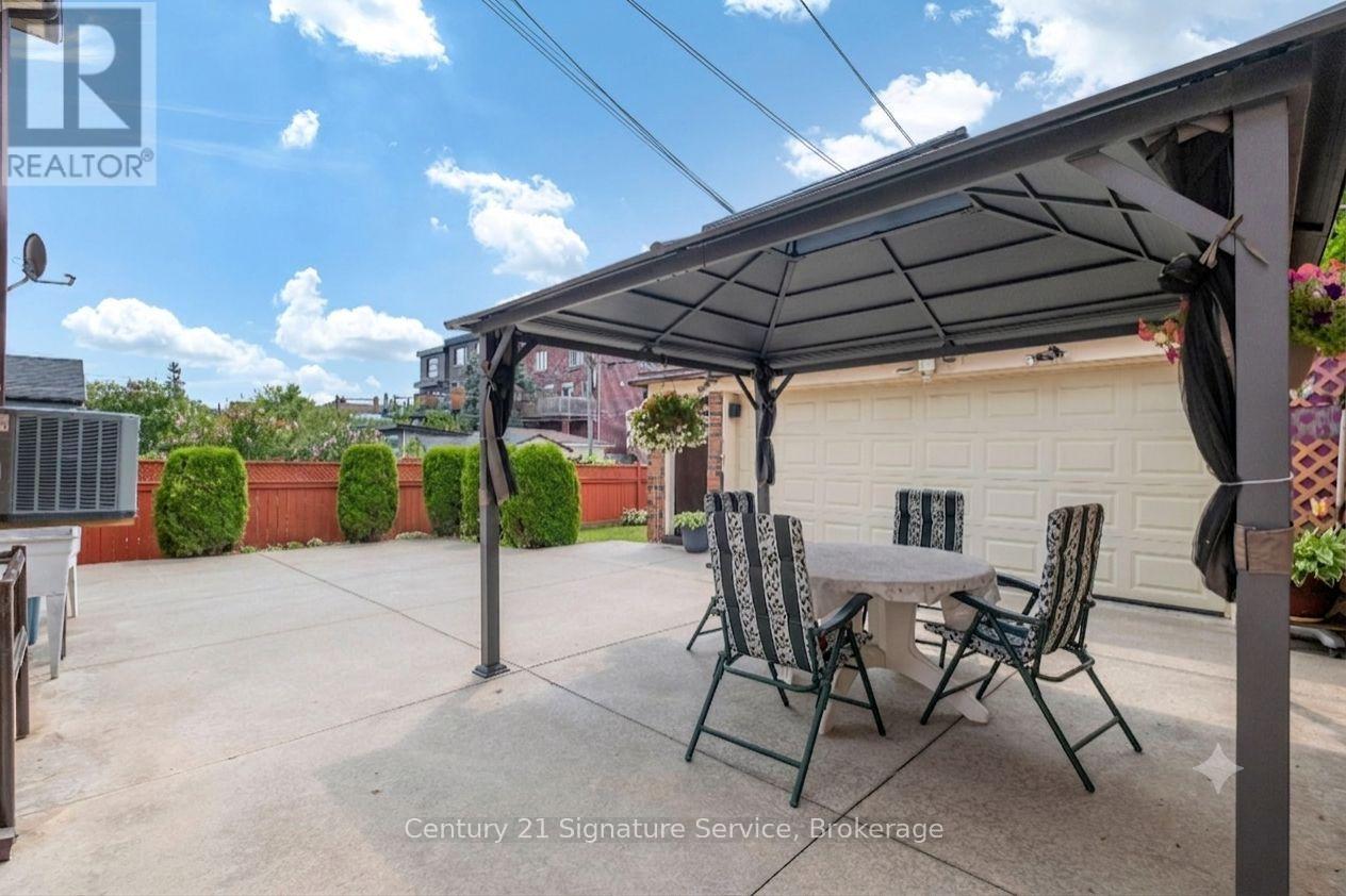 524 Silverthorn Avenue Property Photo 34