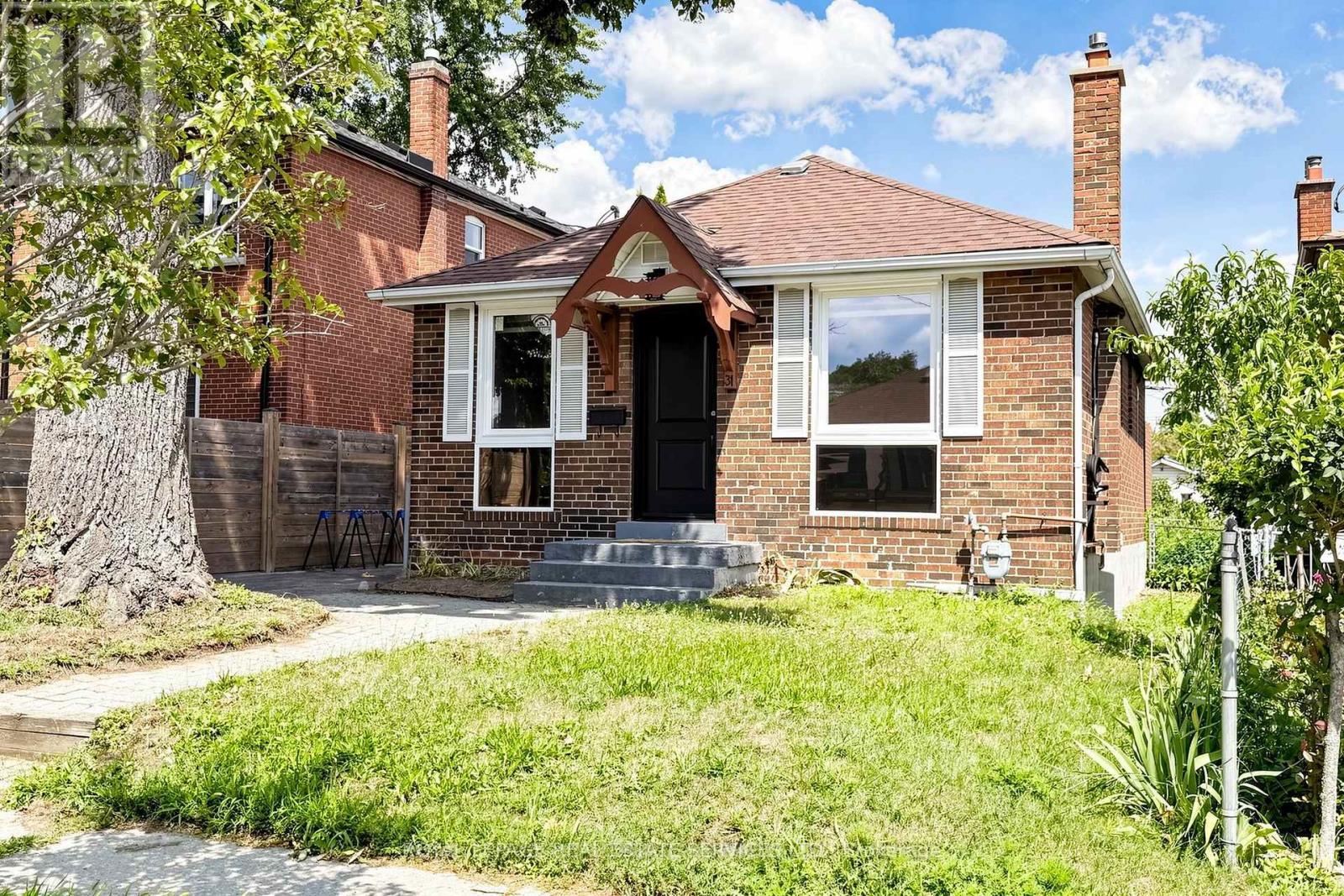 31 ROSEMEADE AVENUE