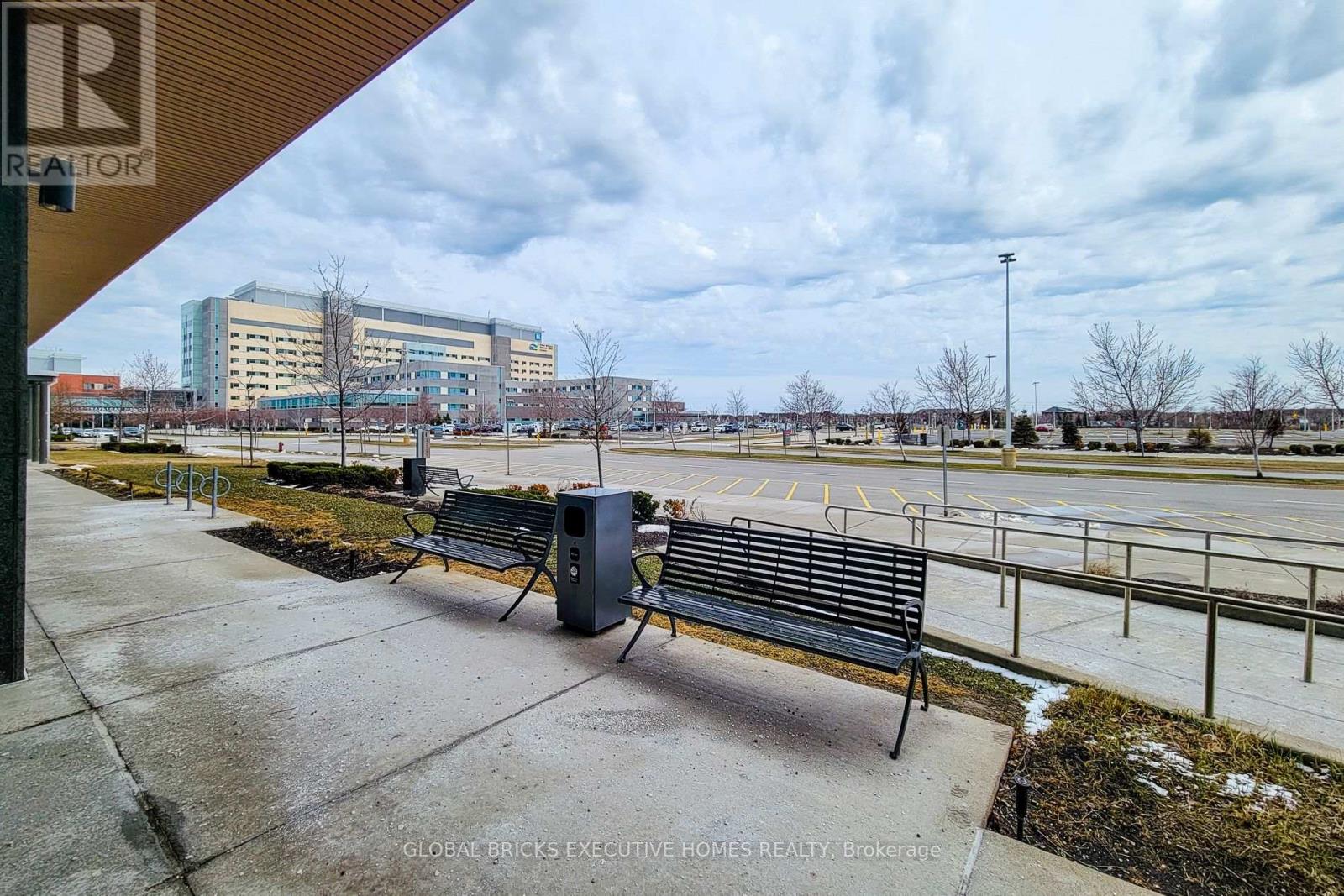 424 - 3075 Hospital Gate Property Photo 4