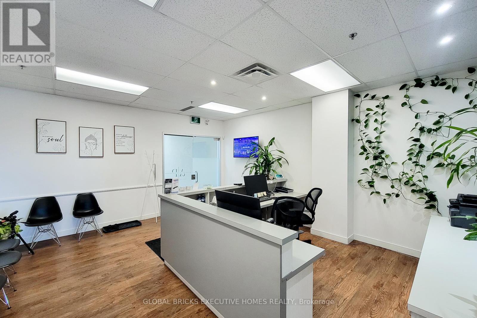 424 - 3075 Hospital Gate Property Photo 14