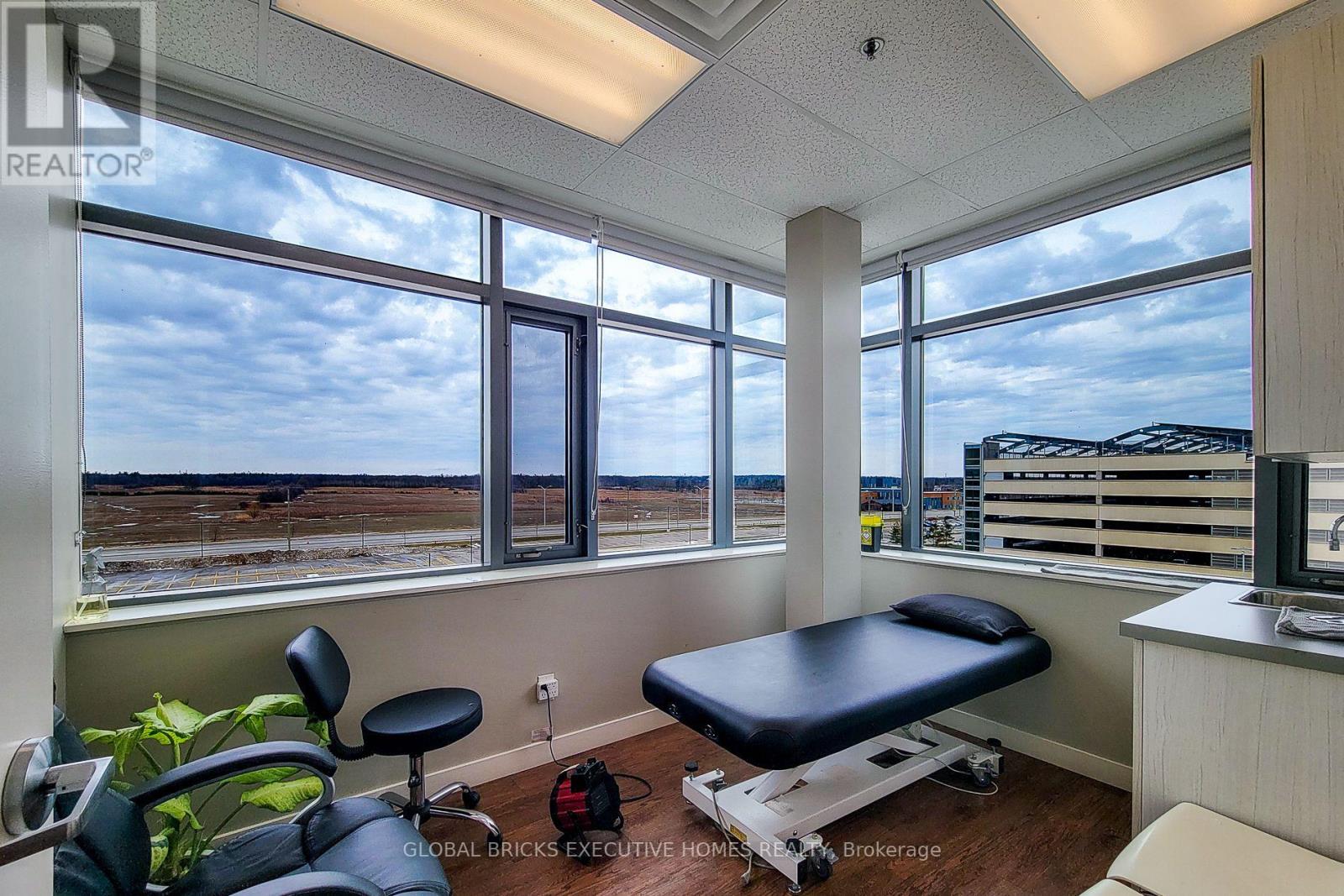 424 - 3075 Hospital Gate Property Photo 23