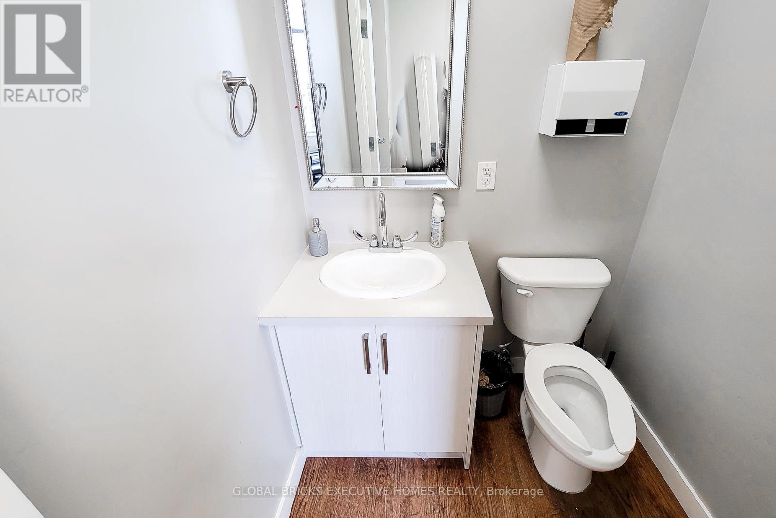 424 - 3075 Hospital Gate Property Photo 24