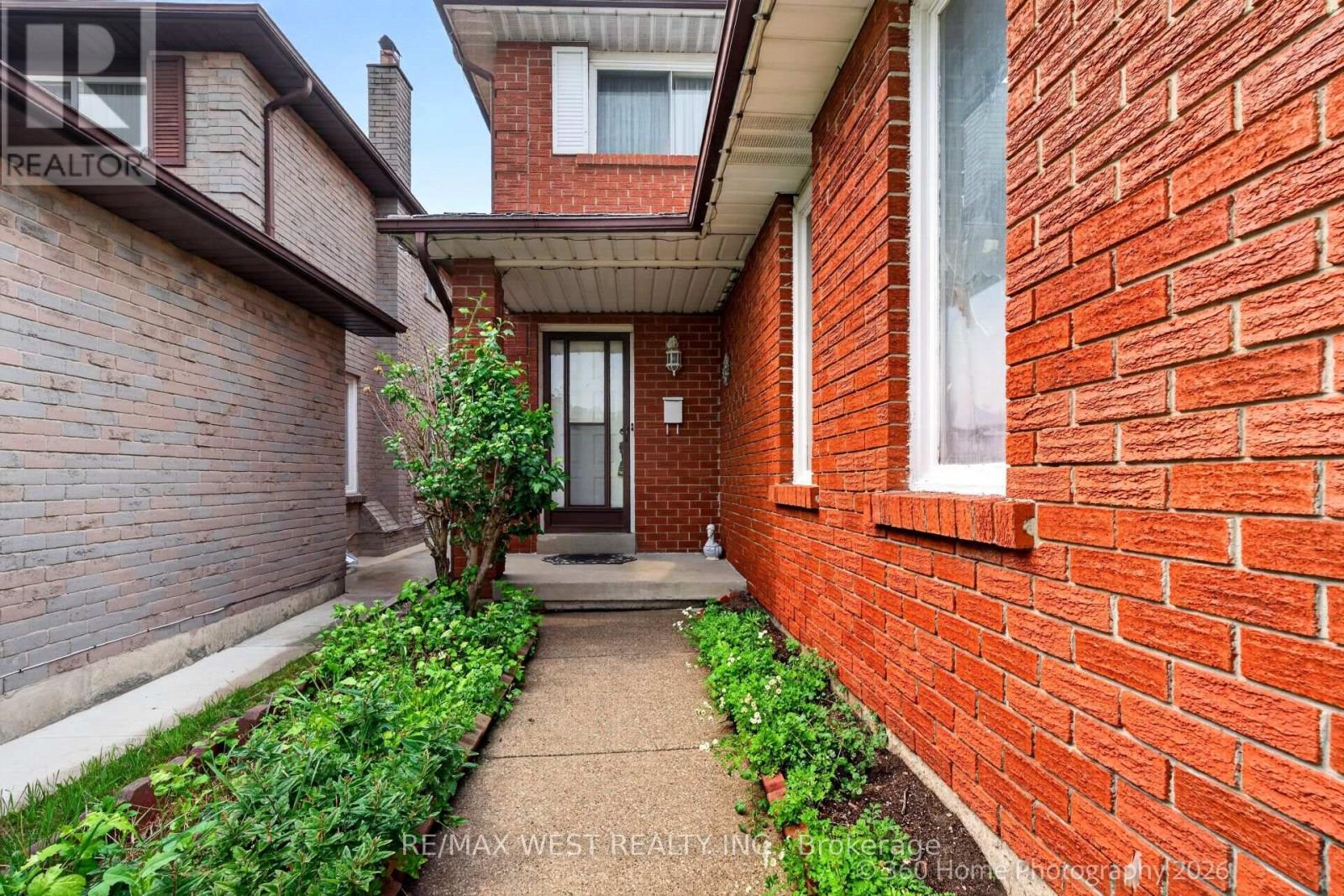 4157 Ottewell Crescent Property Photo 3