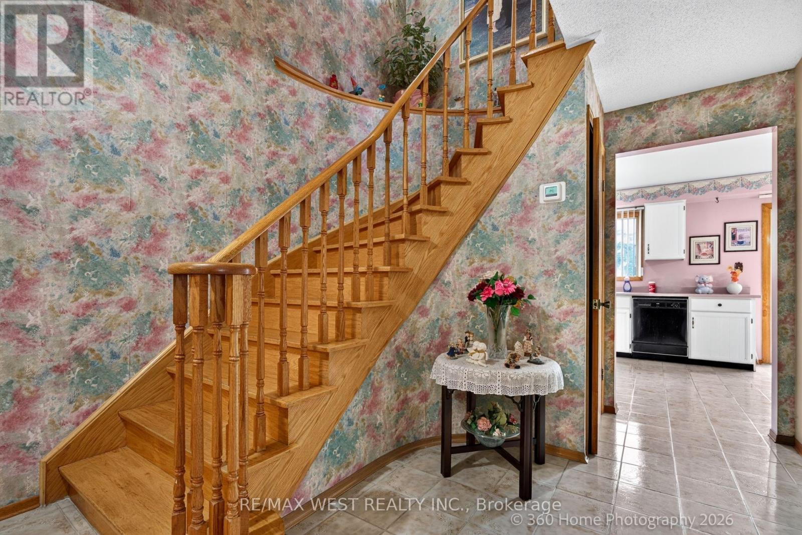 4157 Ottewell Crescent Property Photo 4