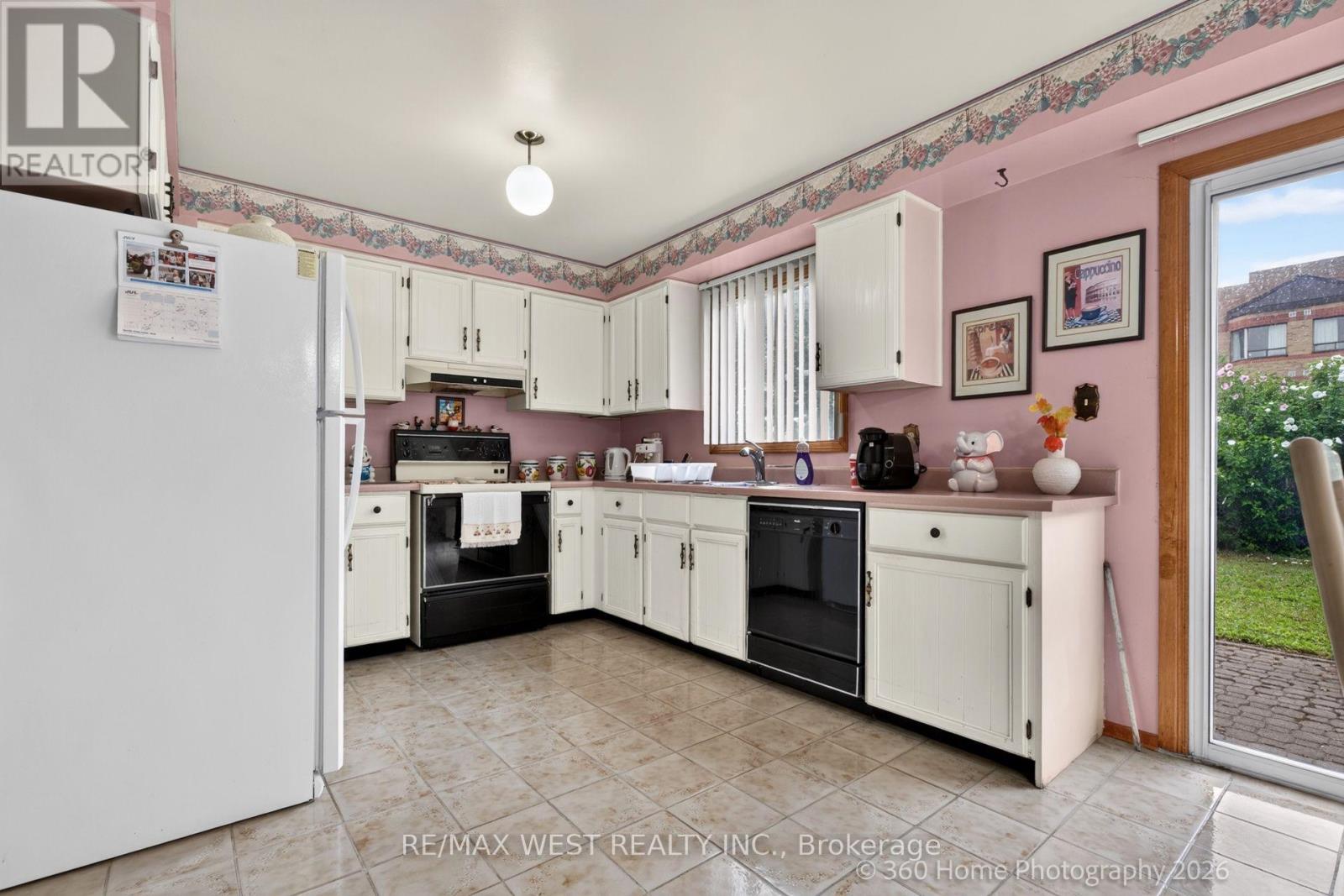 4157 Ottewell Crescent Property Photo 7
