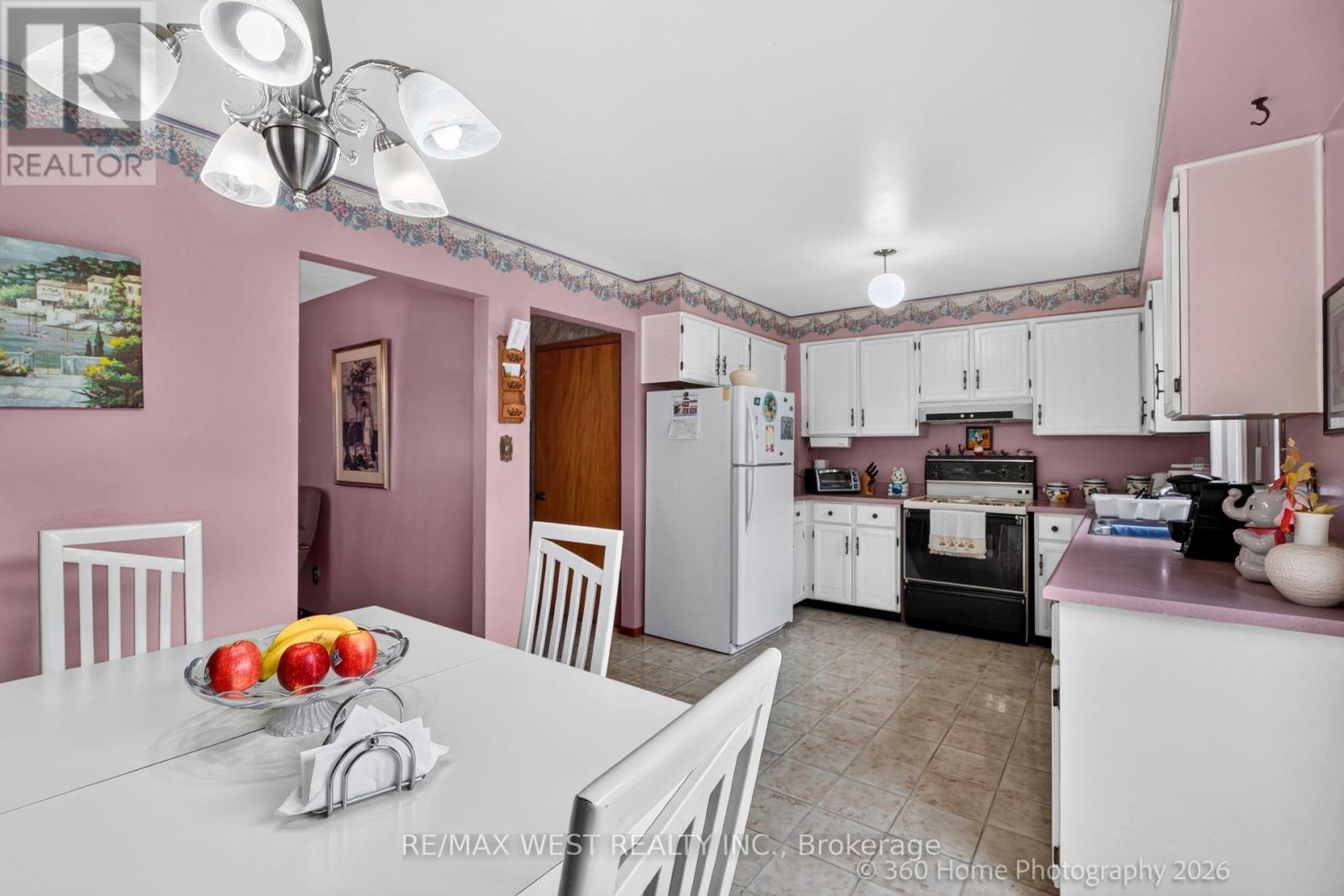 4157 Ottewell Crescent Property Photo 9